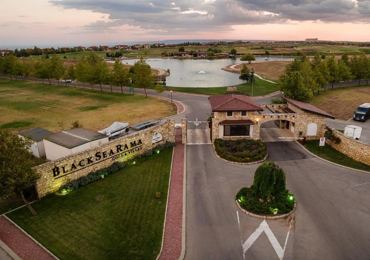 Property building in BlackSeaRama Golf & Villas