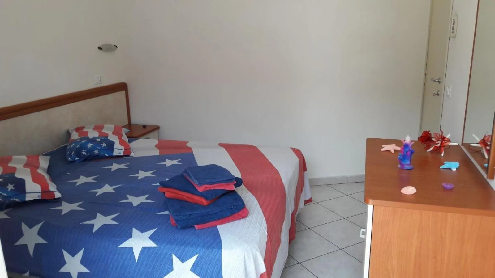 Day, Bed in Residence Onda Blu