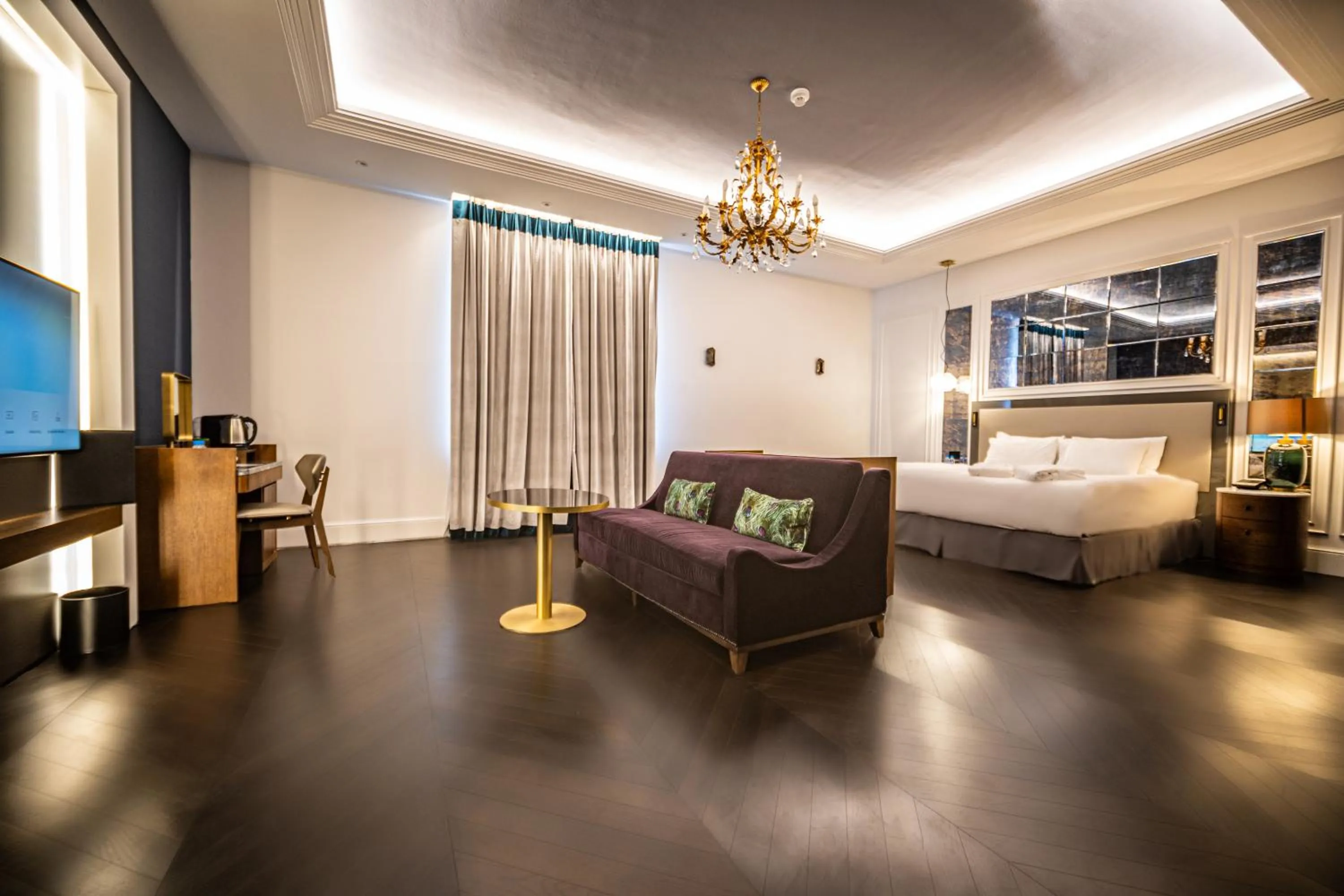 Bedroom, Bed in Sofia Balkan Palace