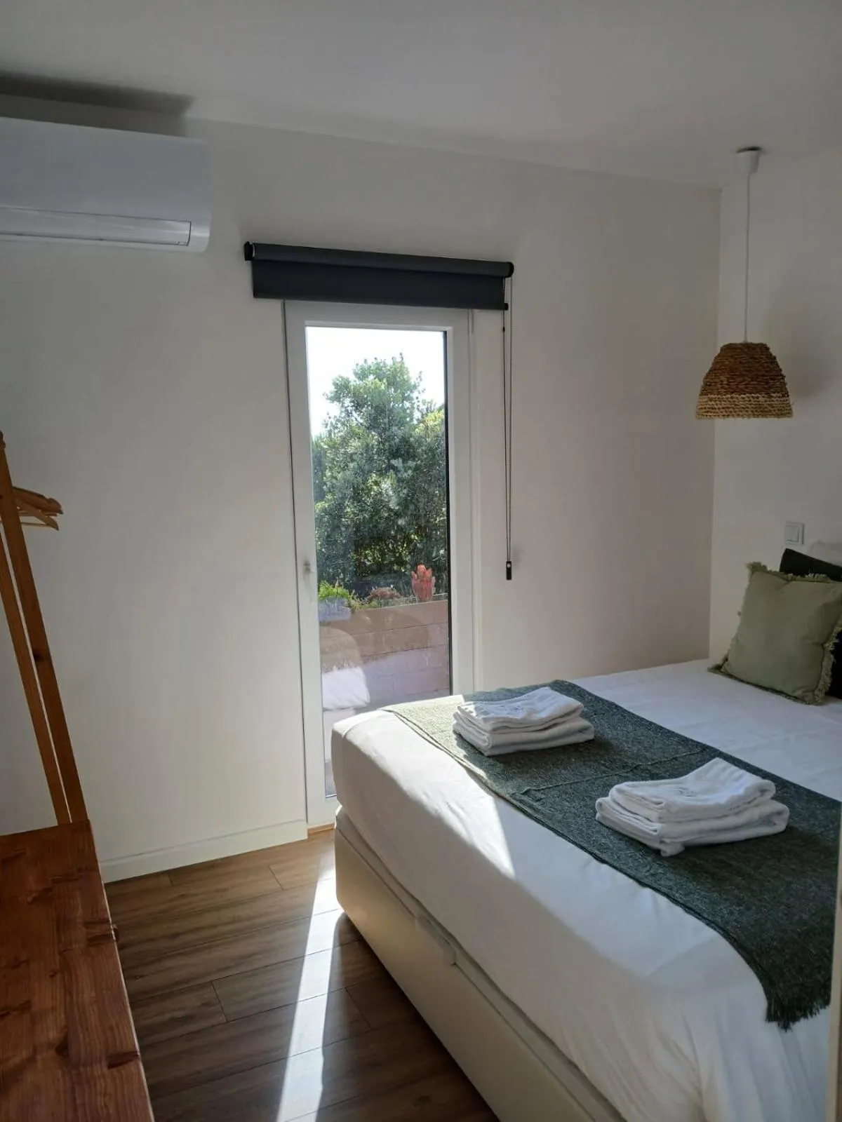 Bedroom, Bed in Azen Cool House