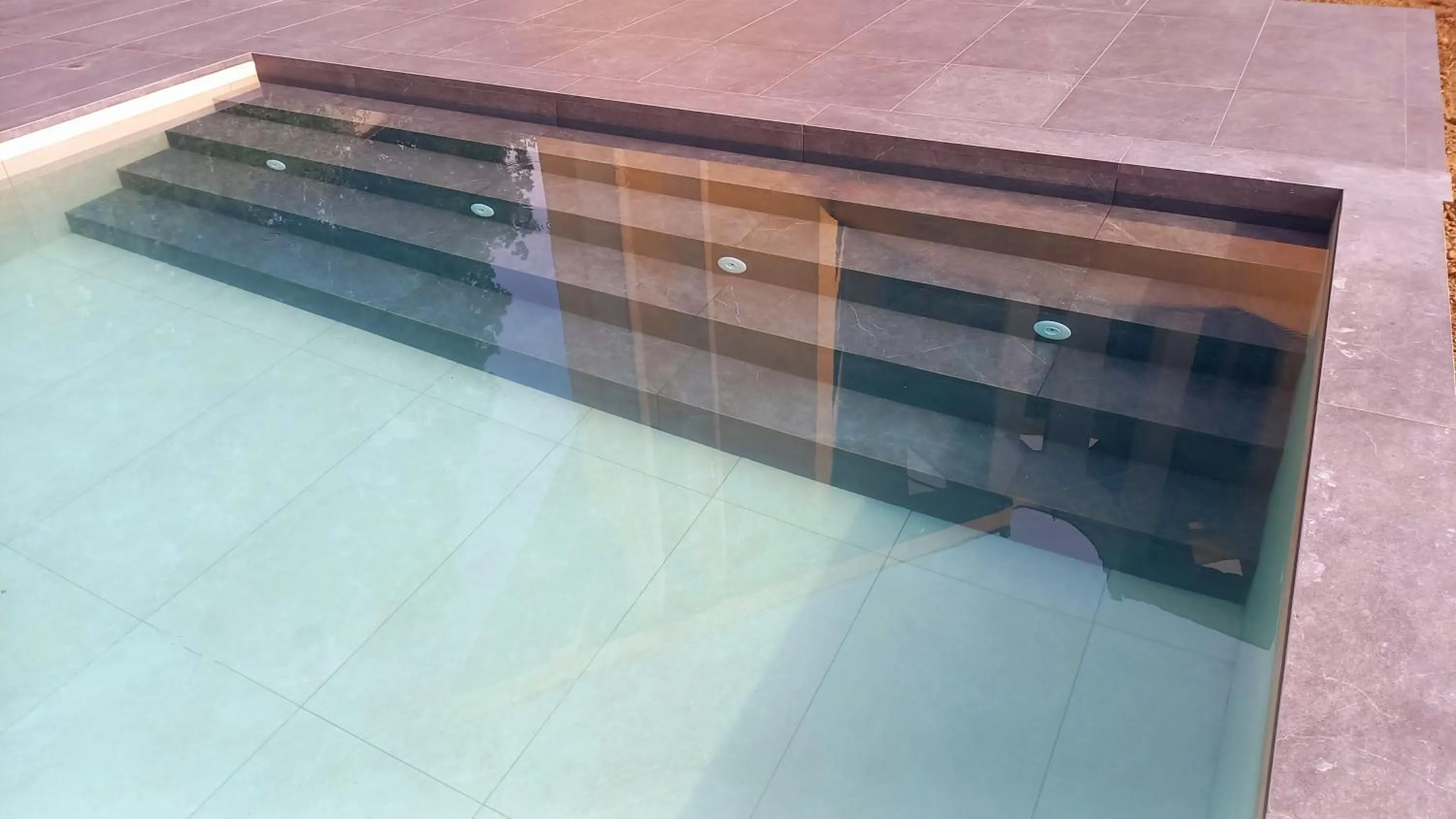 Swimming pool in Le Colonne