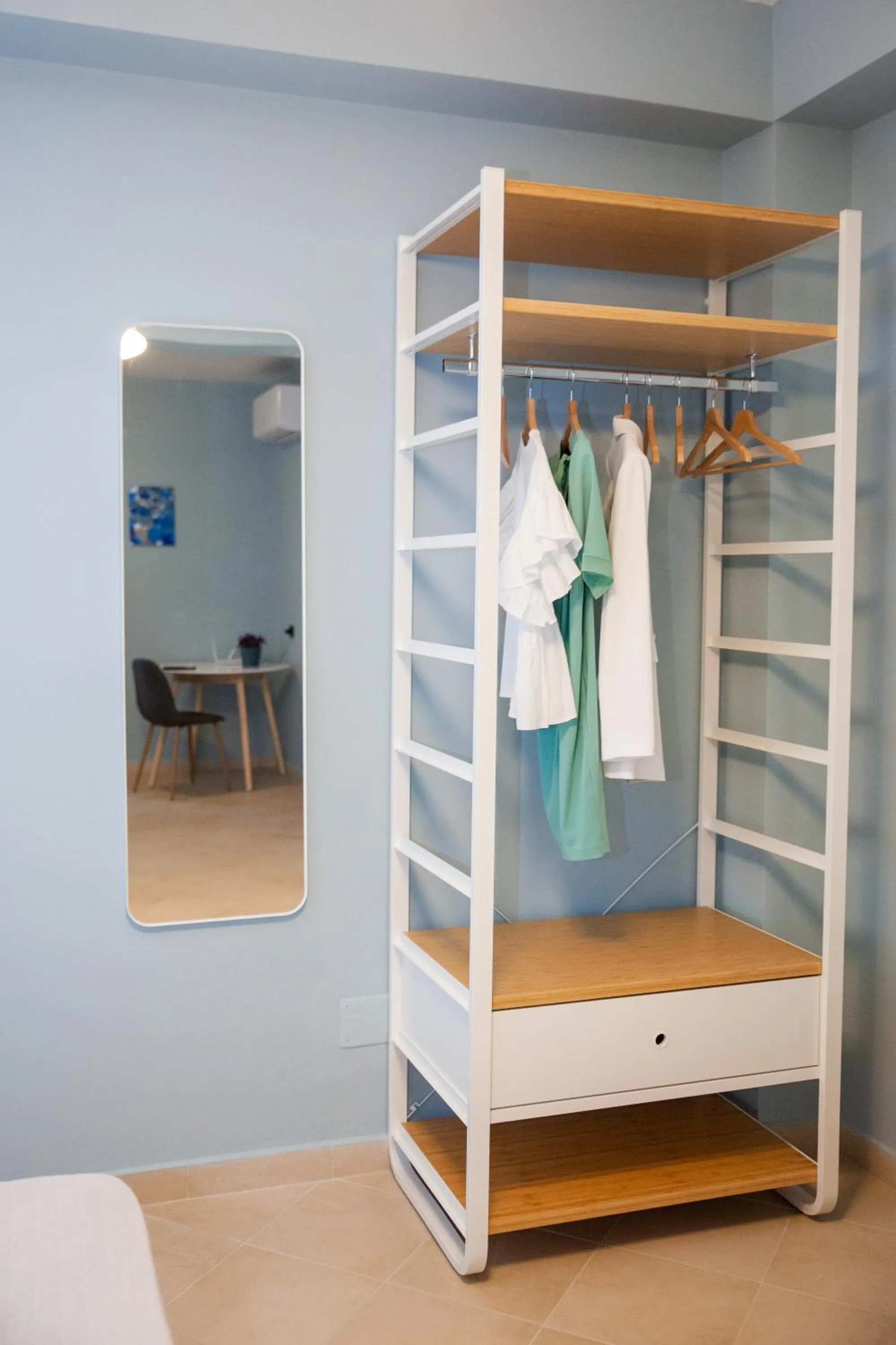 wardrobe in Le Colonne