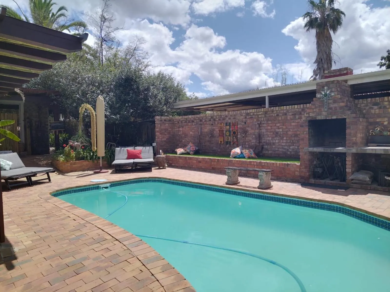 Swimming pool in Earthbound Guest House