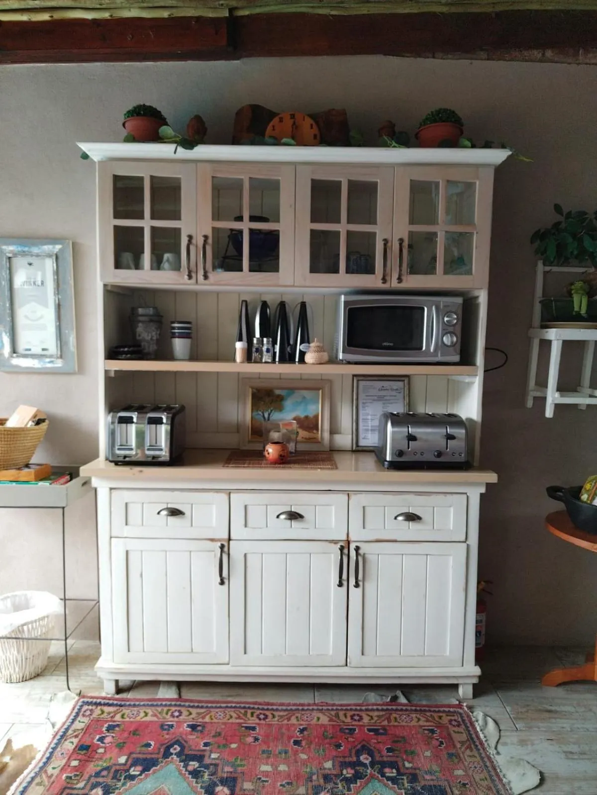 Kitchen or kitchenette in Earthbound Guest House