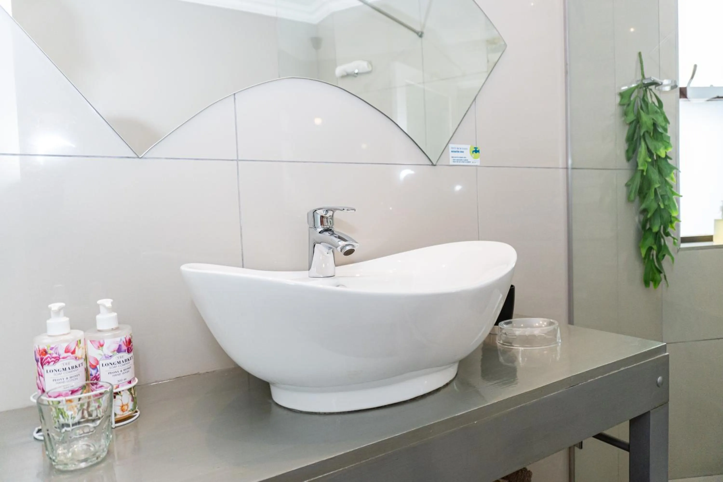 Bathroom in Earthbound Guest House