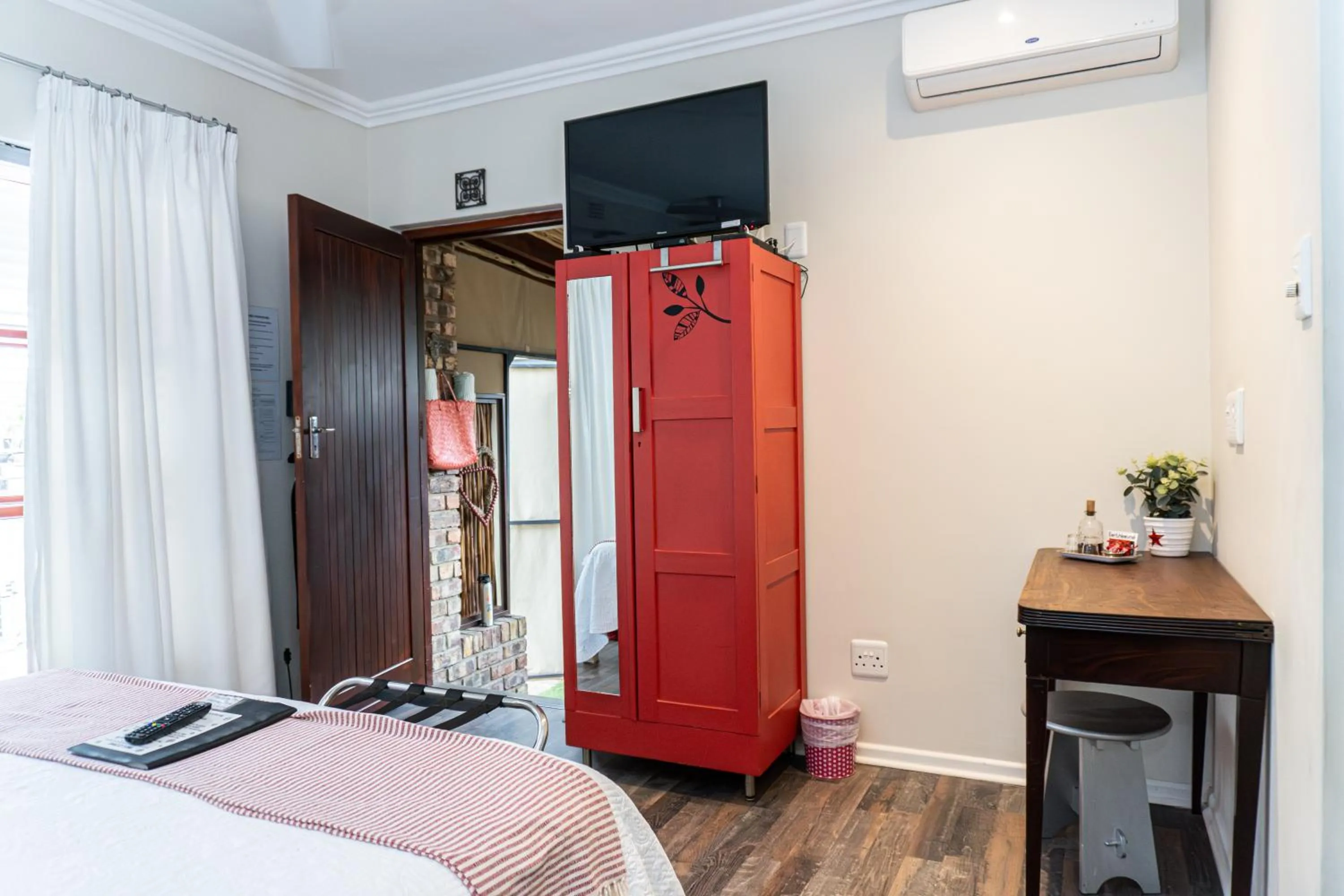 TV and multimedia, Bed in Earthbound Guest House