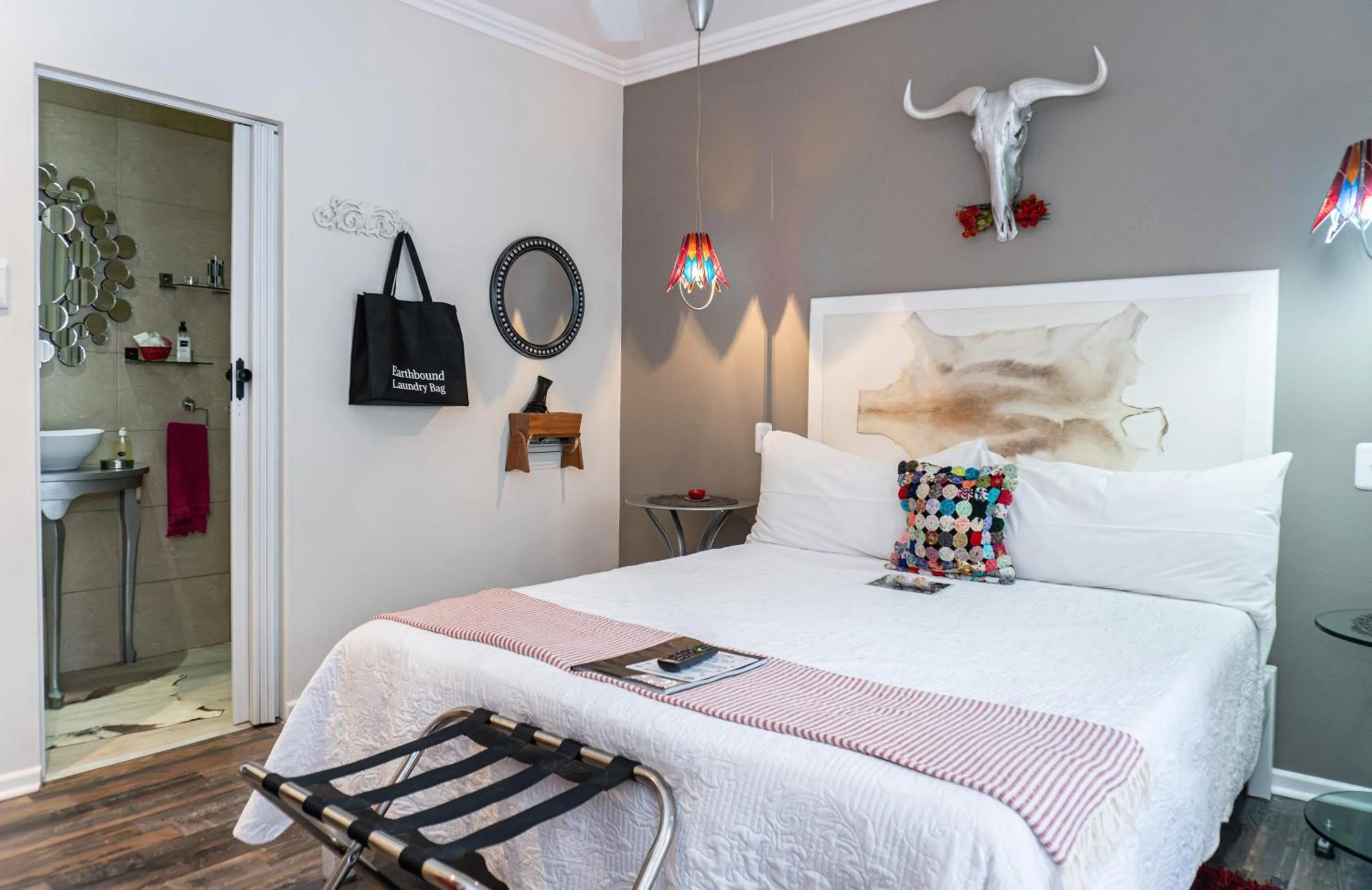 Photo of the whole room, Bed in Earthbound Guest House