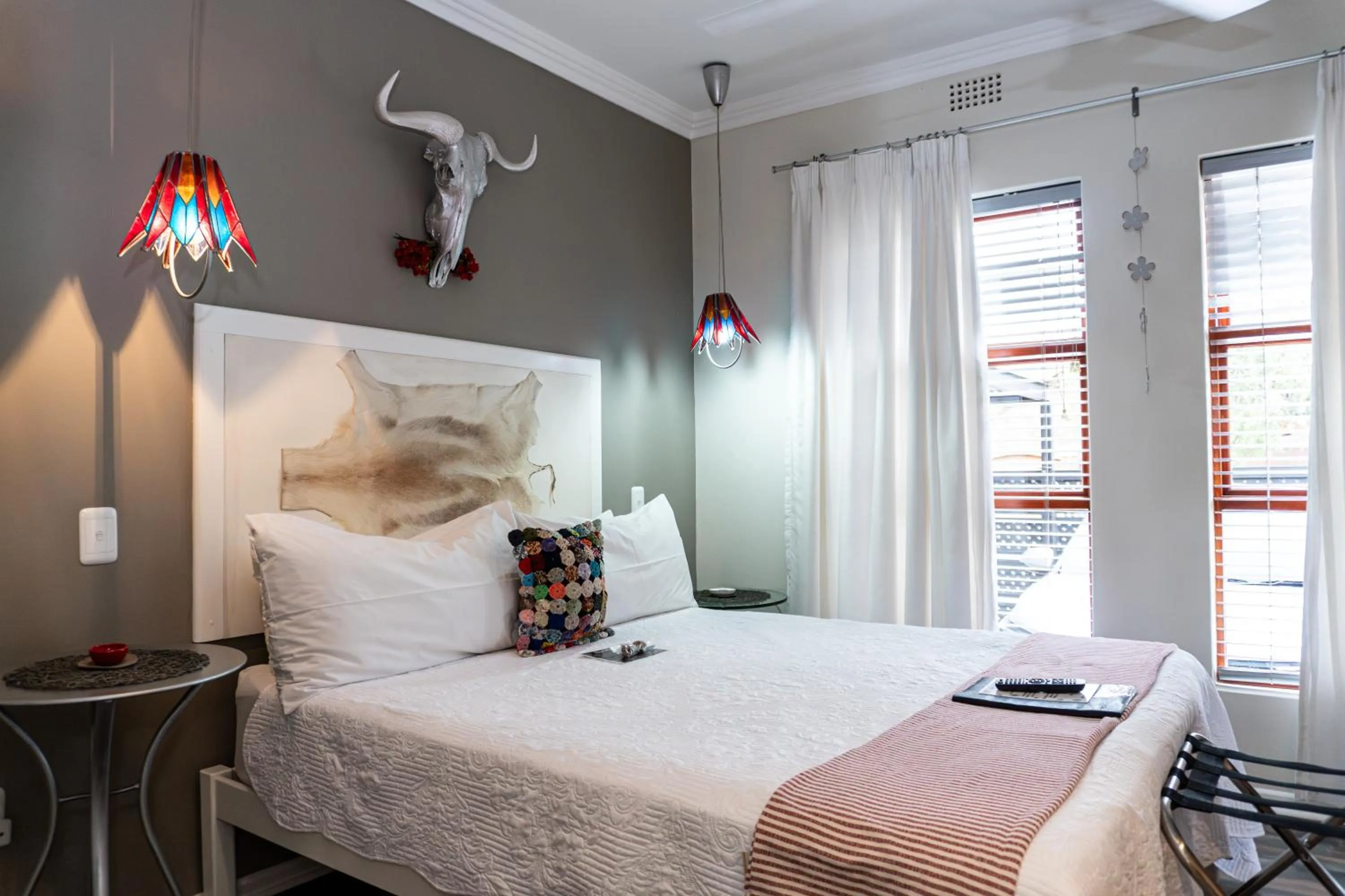 Photo of the whole room, Bed in Earthbound Guest House