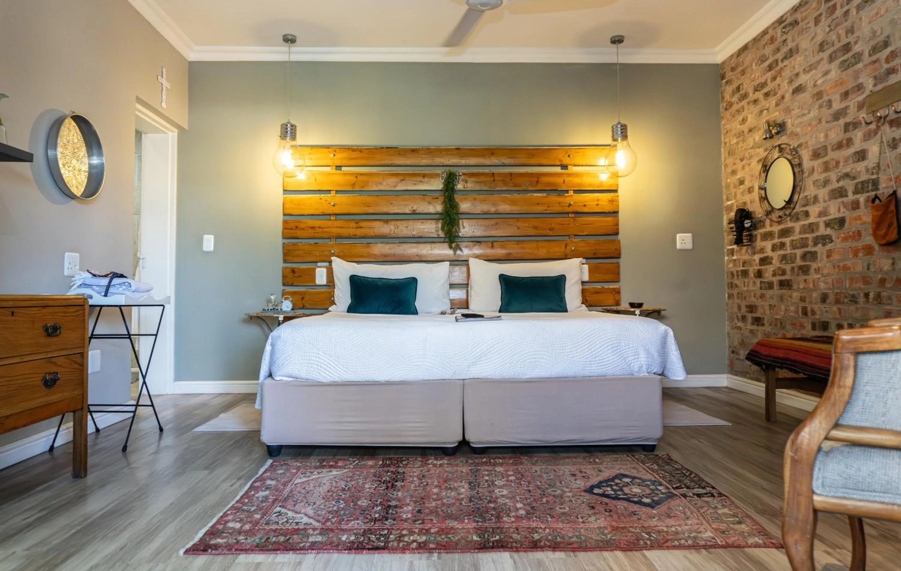 Bedroom, Bed in Earthbound Guest House