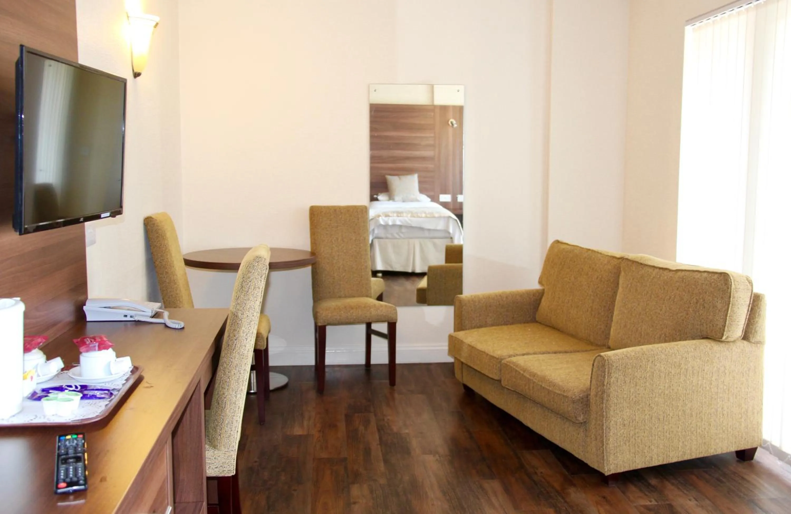 Bedroom in Oliver Cromwell Hotel