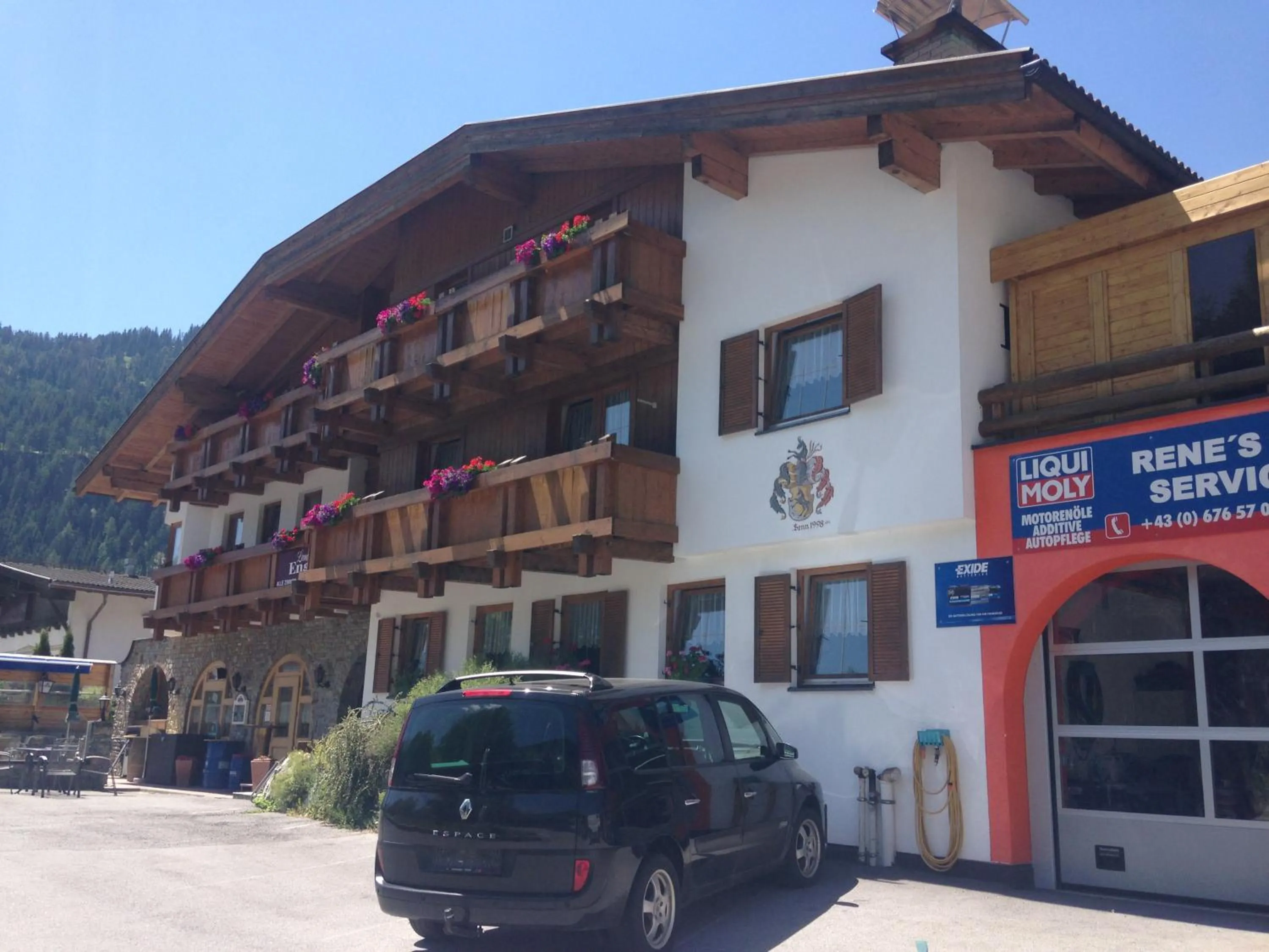 Facade/entrance in Landhaus Engadin