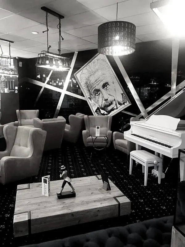 Lounge or bar in Grand Hôtel de Nîmes 4 étoiles