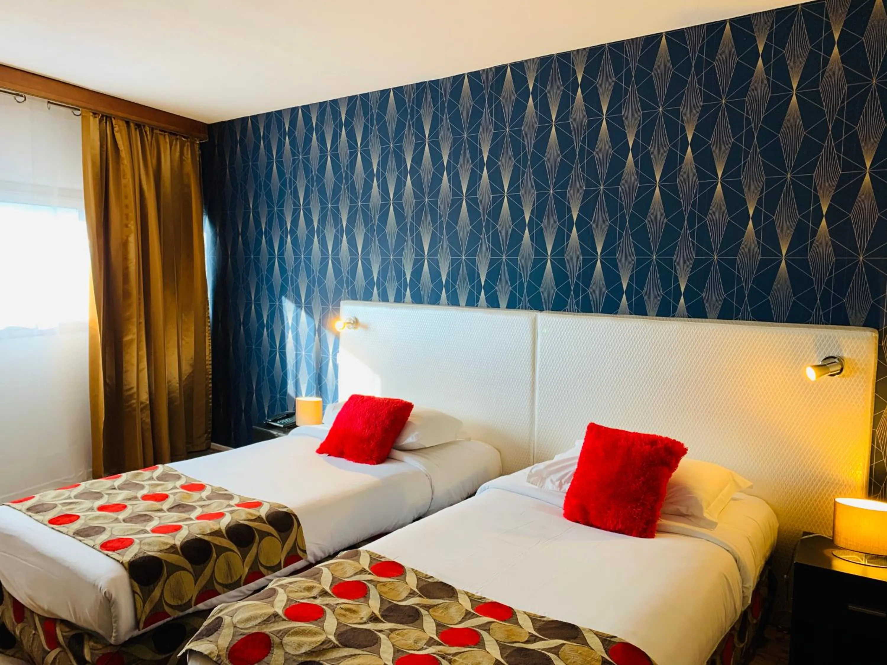 Bed in Grand Hôtel de Nîmes 4 étoiles