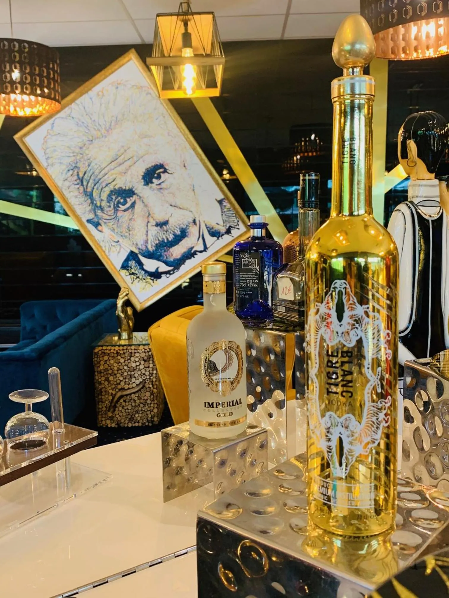 Lounge or bar in Grand Hôtel de Nîmes 4 étoiles