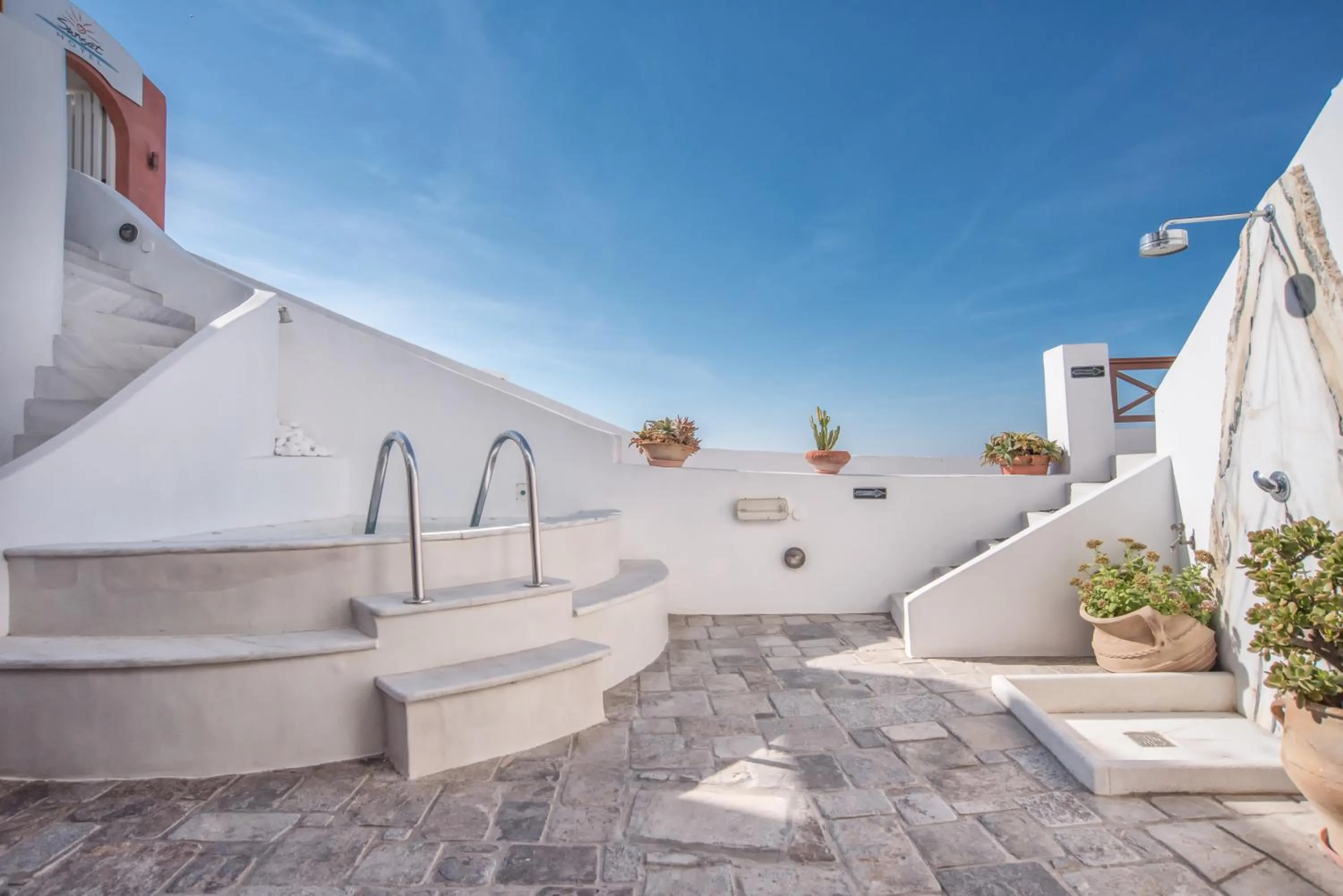 Hot Tub in Smaro Studios