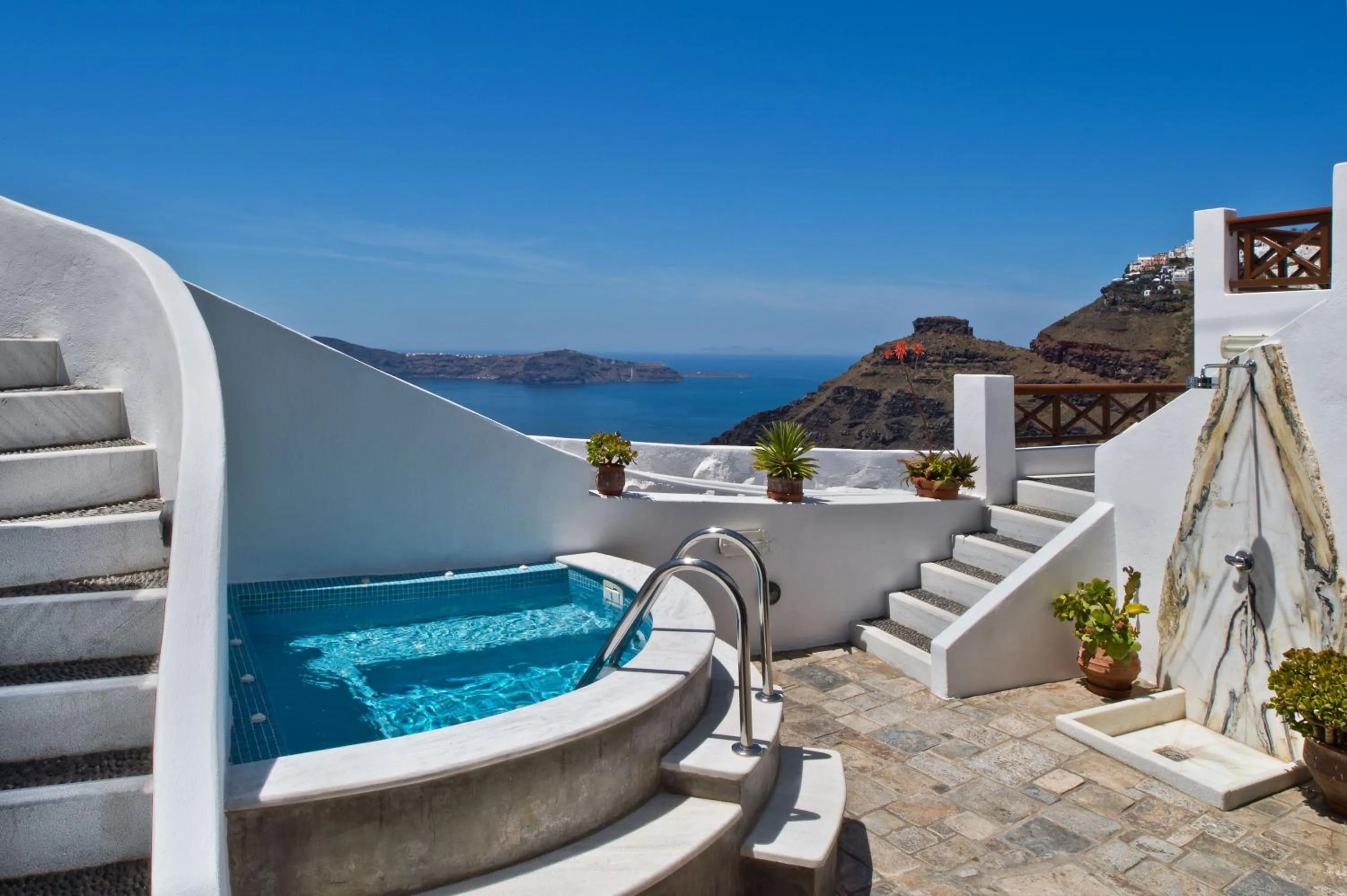 Hot Tub in Smaro Studios