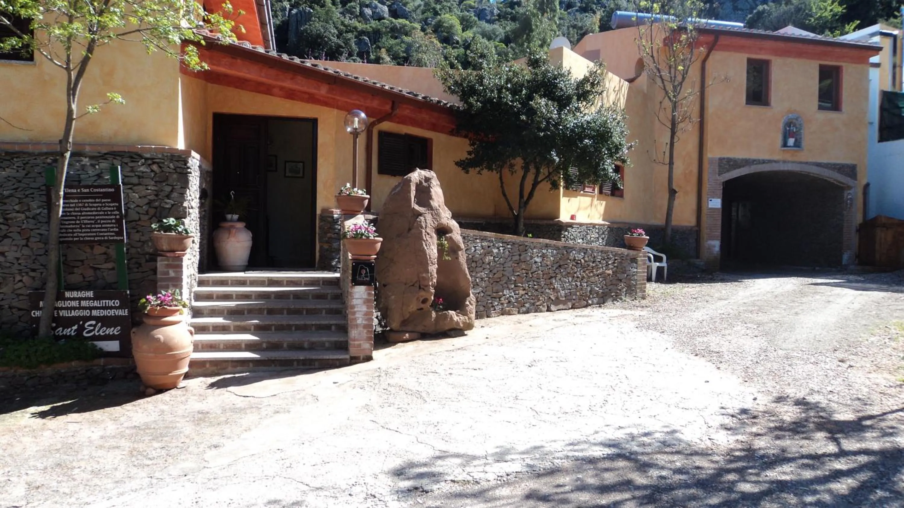 Facade/entrance in Hotel Sant'elene