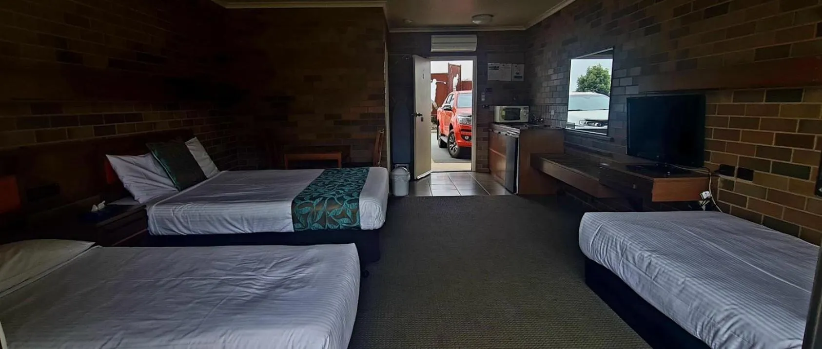 Bed in Shepparton Golf Motel