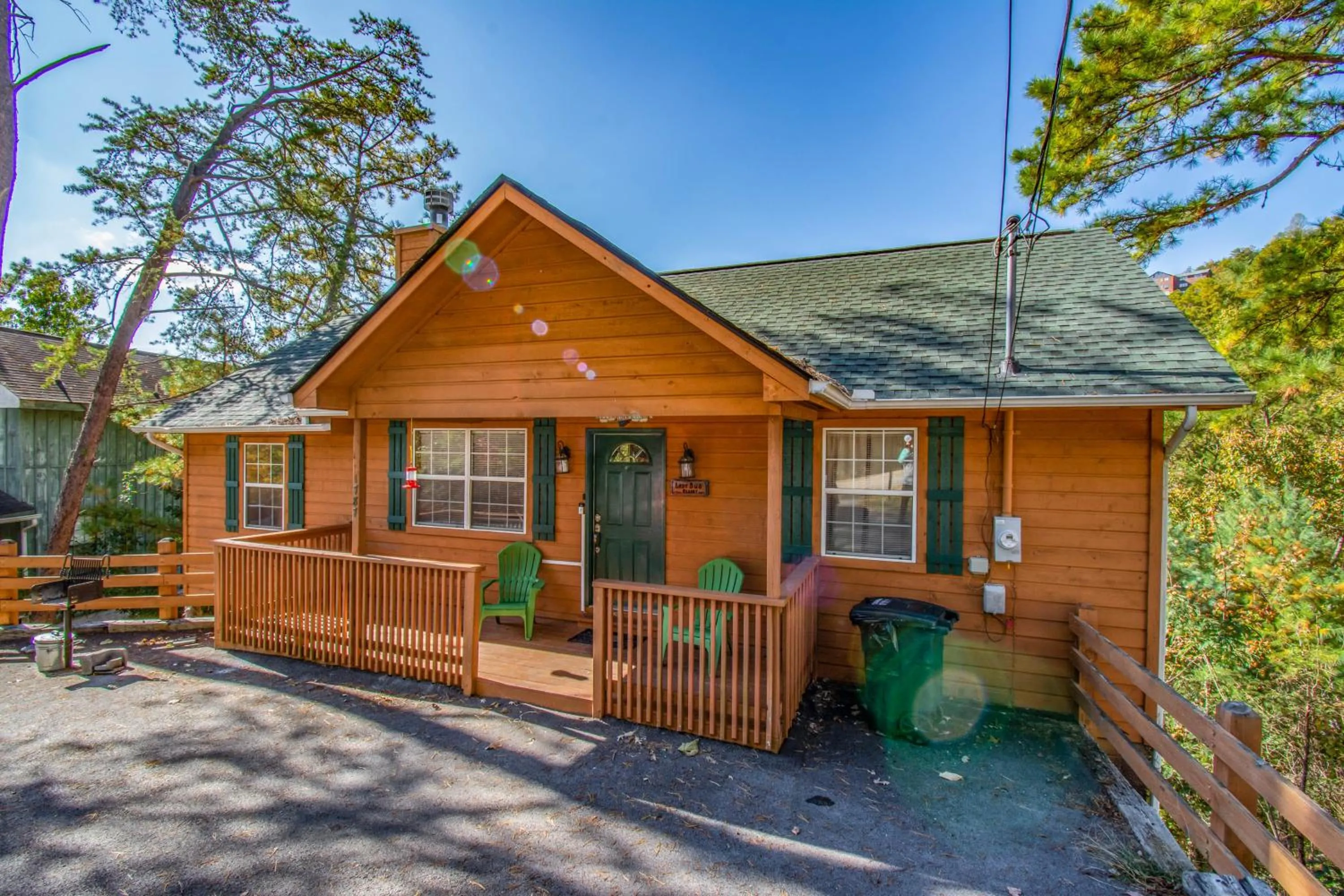 Ladybug Resort Romantic Cabin With Mountain Views, Game Room, Close to Dollywood
