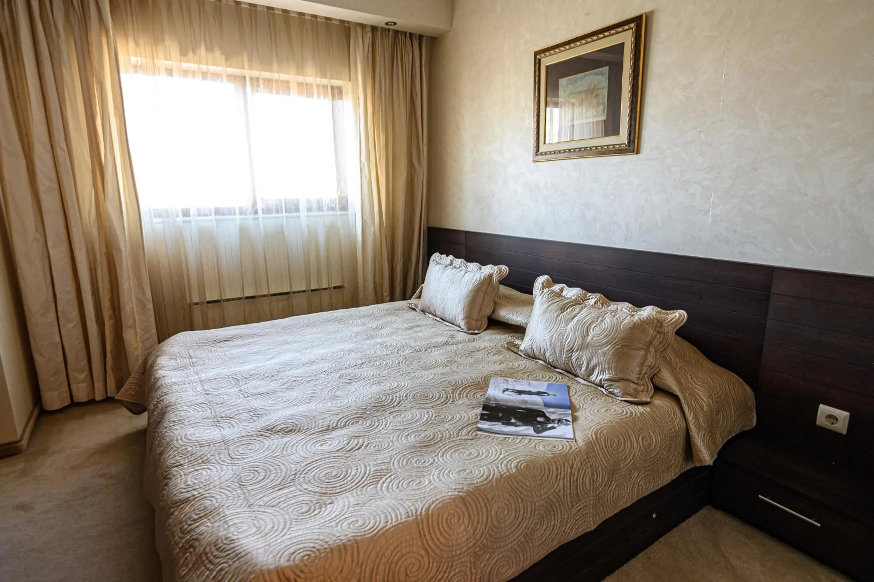 Bedroom, Bed in Vihren Royal Palace