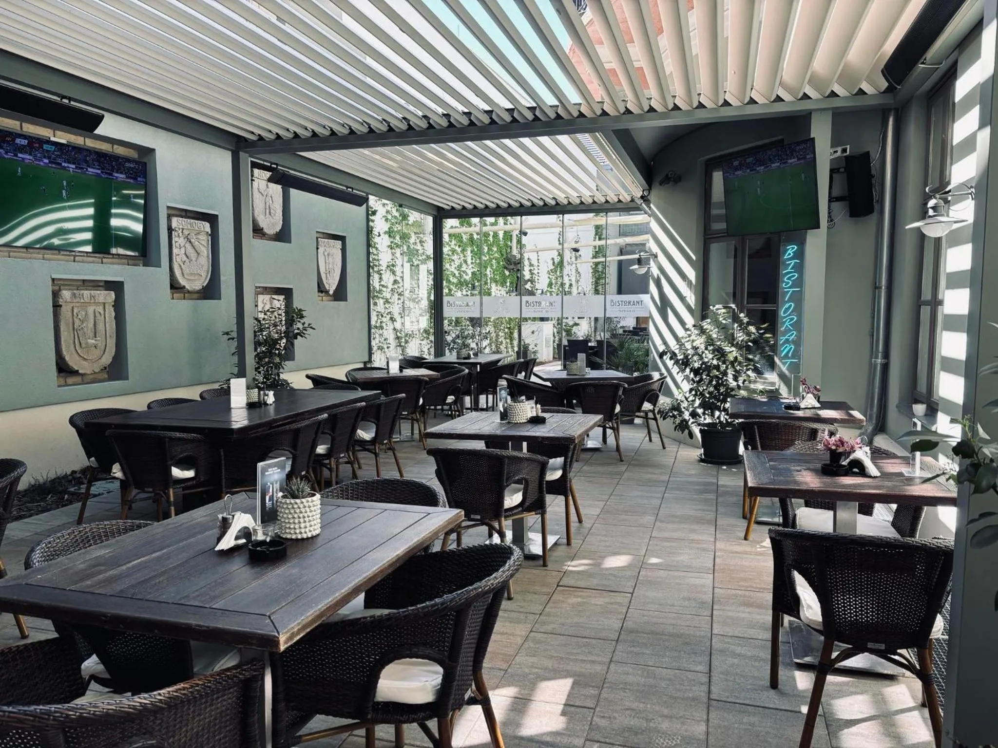 Restaurant/places to eat in Soleil Apartman Szeged