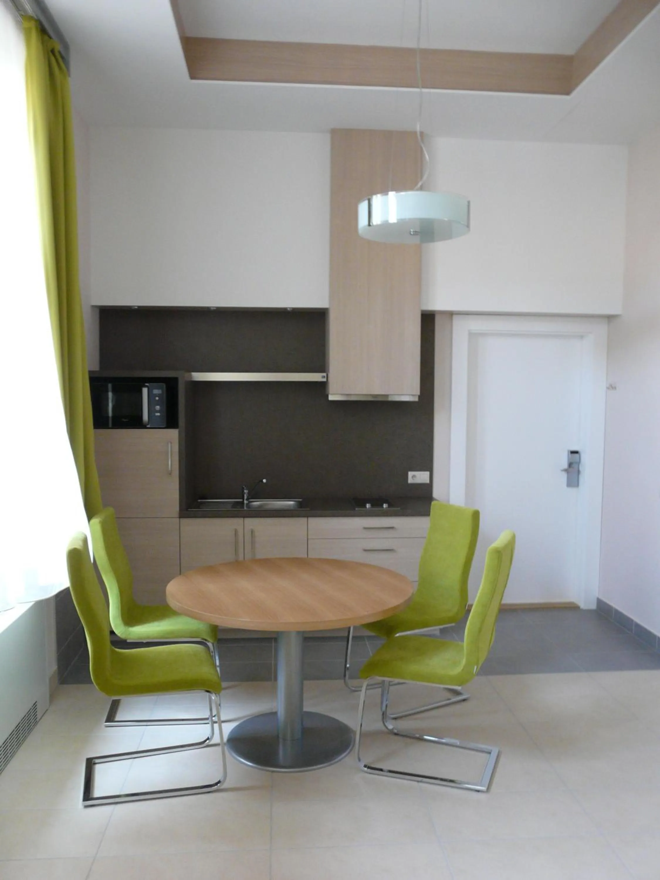 Kitchen or kitchenette in Soleil Apartman Szeged
