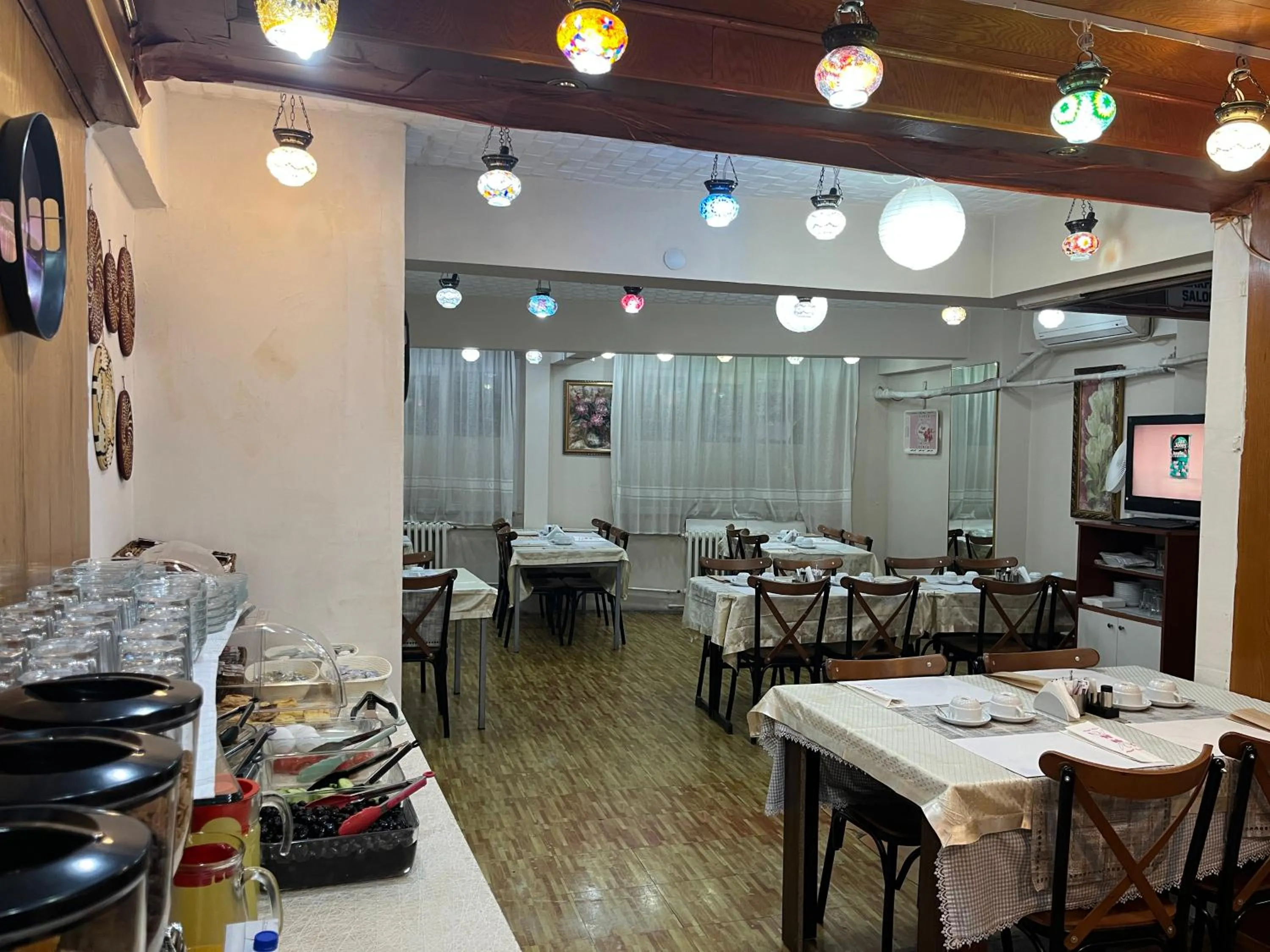 Breakfast in Paris Hotel