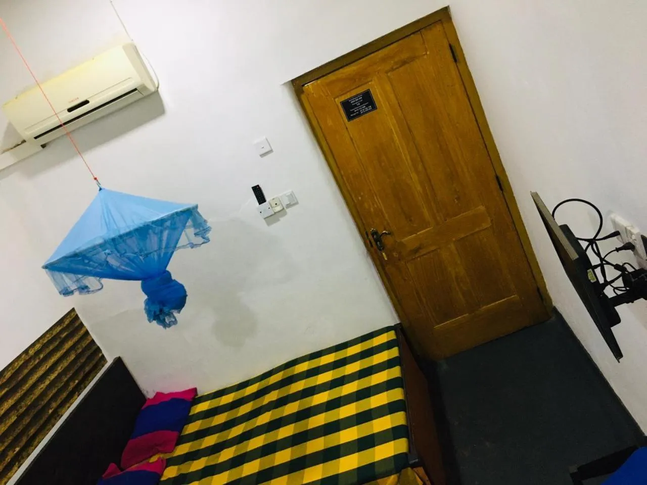 Bed in Bathiya Tourist Guest Anuradhapura