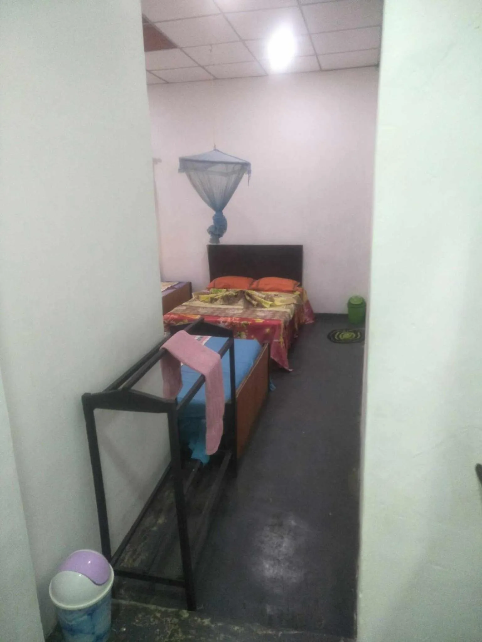 Bed in Bathiya Tourist Guest Anuradhapura