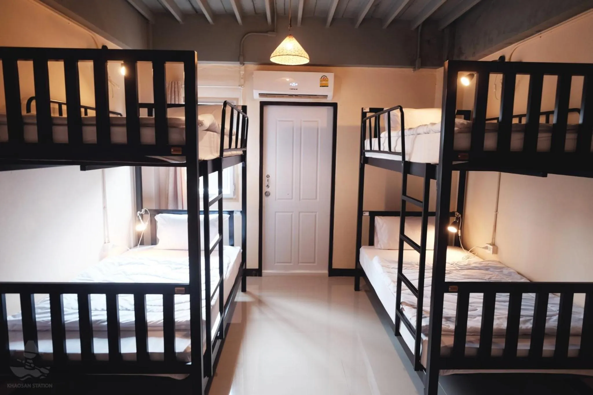 Bedroom, Bed in Khaosan Station