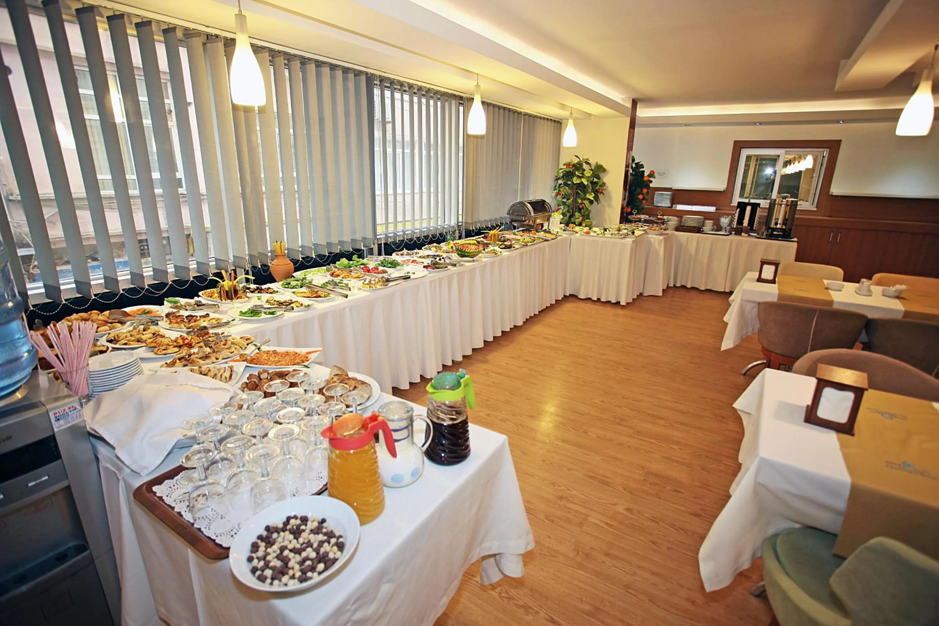 Restaurant/places to eat in Yildizoglu Hotel