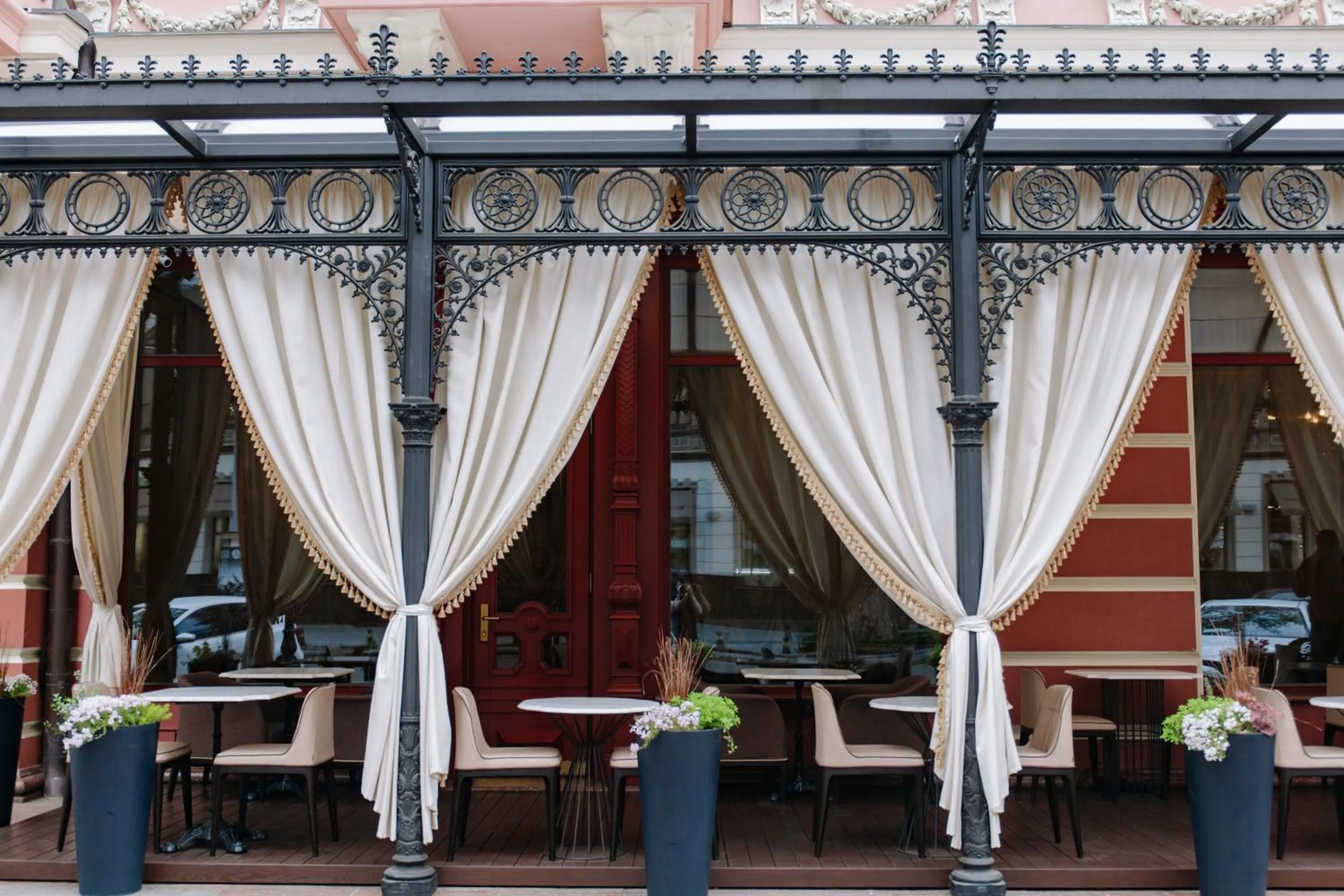 Restaurant/places to eat in Hotel Bristol