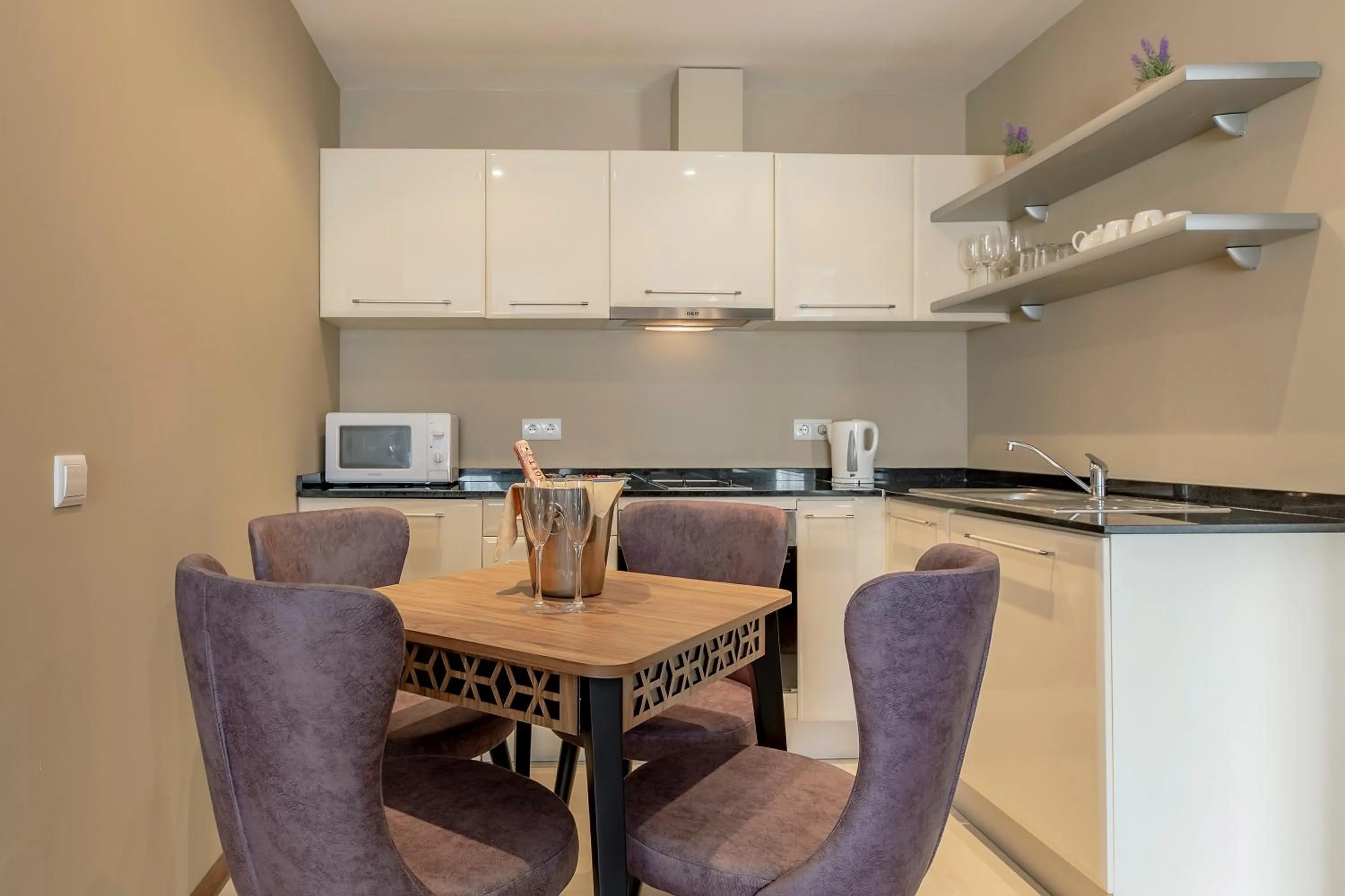 Kitchen or kitchenette in Murite Park Hotel