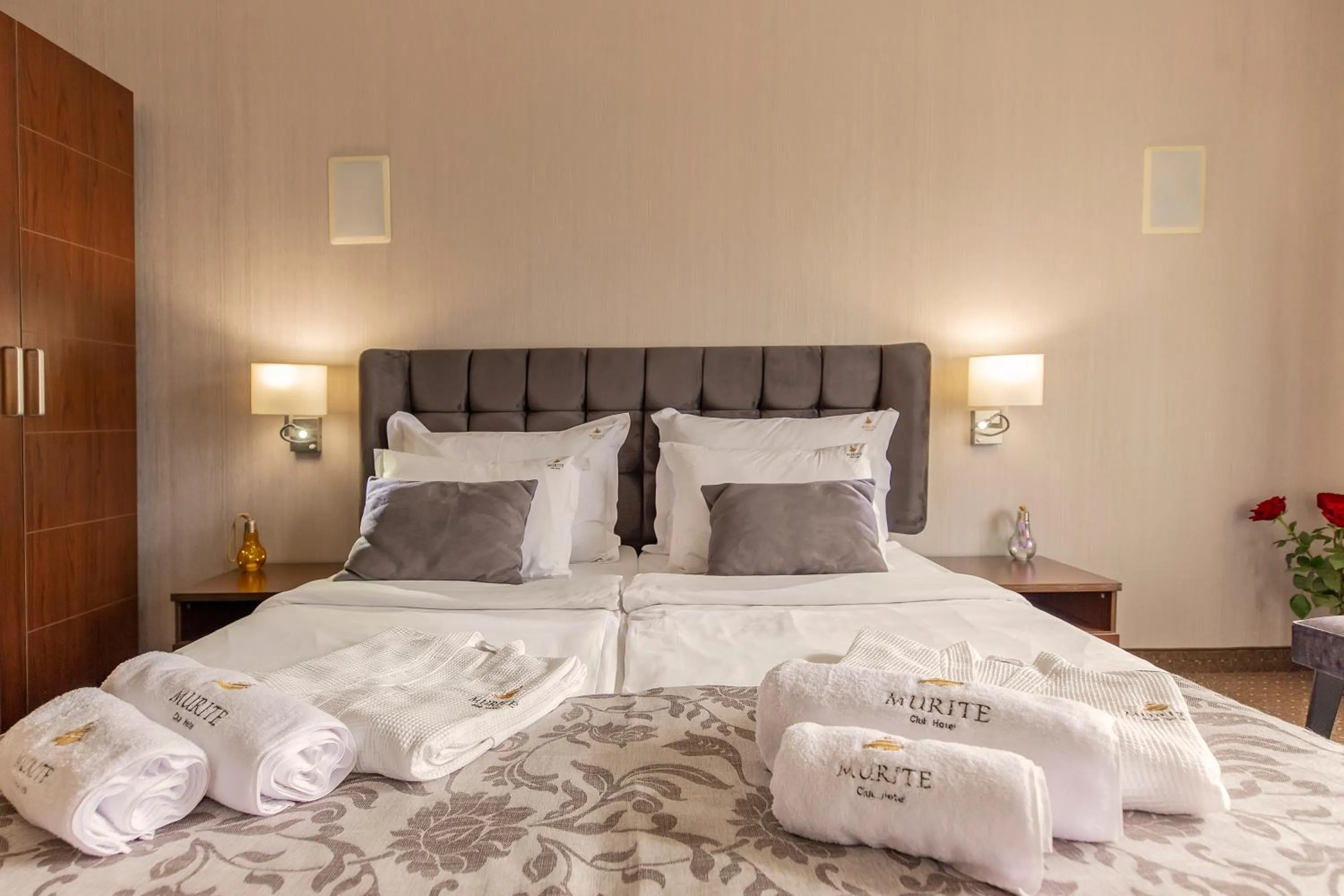 Photo of the whole room, Bed in Murite Park Hotel