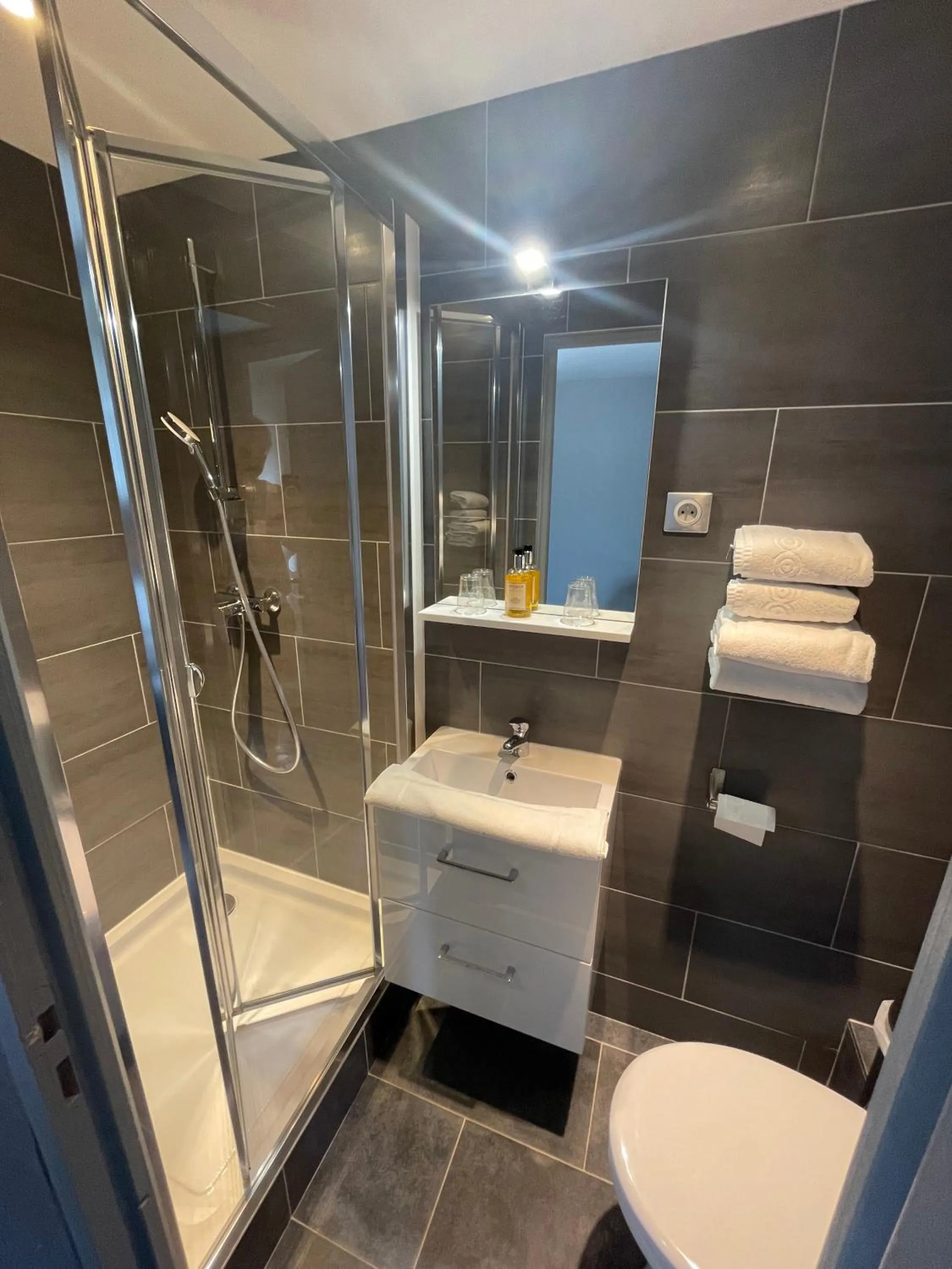 Bathroom in Beau Rivage Hôtel-Restaurant