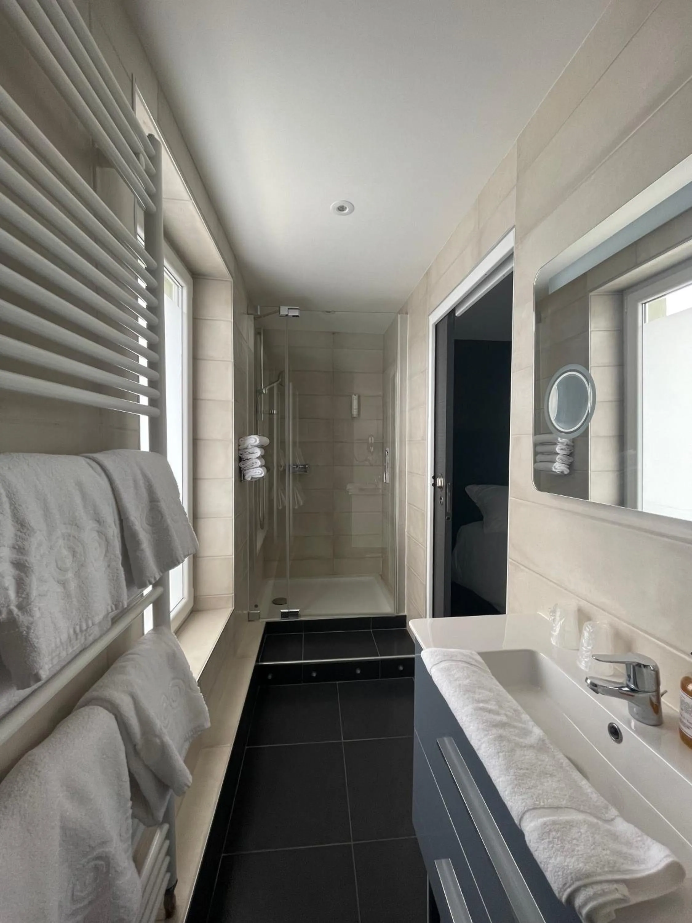 Bathroom, Bed in Beau Rivage Hôtel-Restaurant