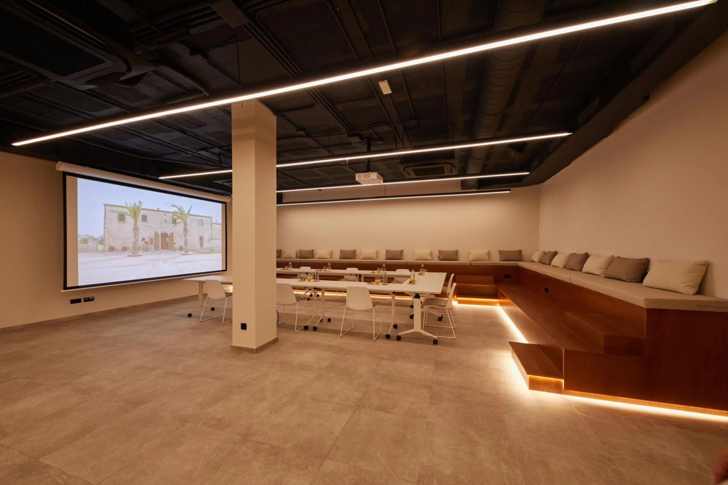 Meeting/conference room in Hotel Rural Es Riquers