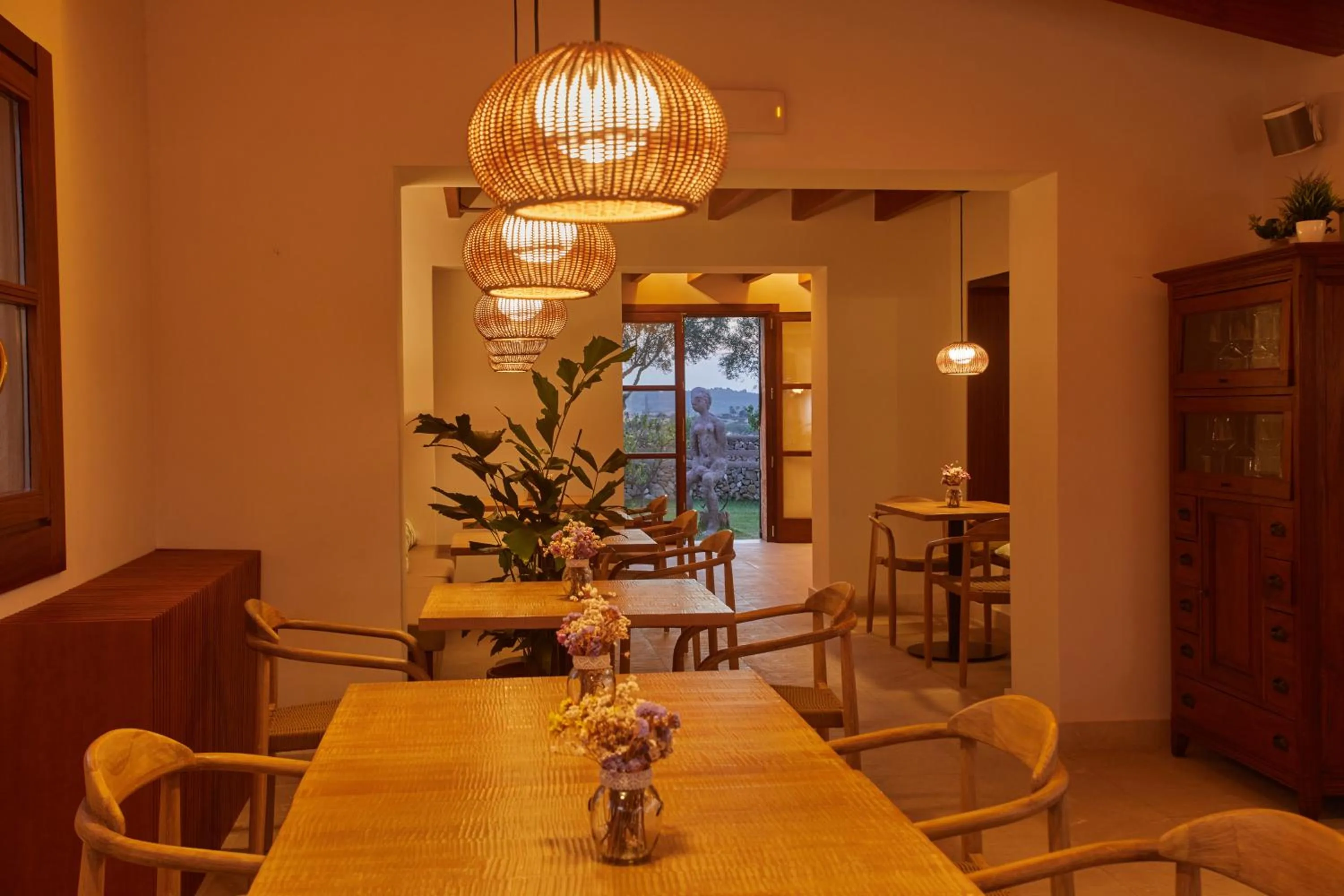 Restaurant/places to eat in Hotel Rural Es Riquers