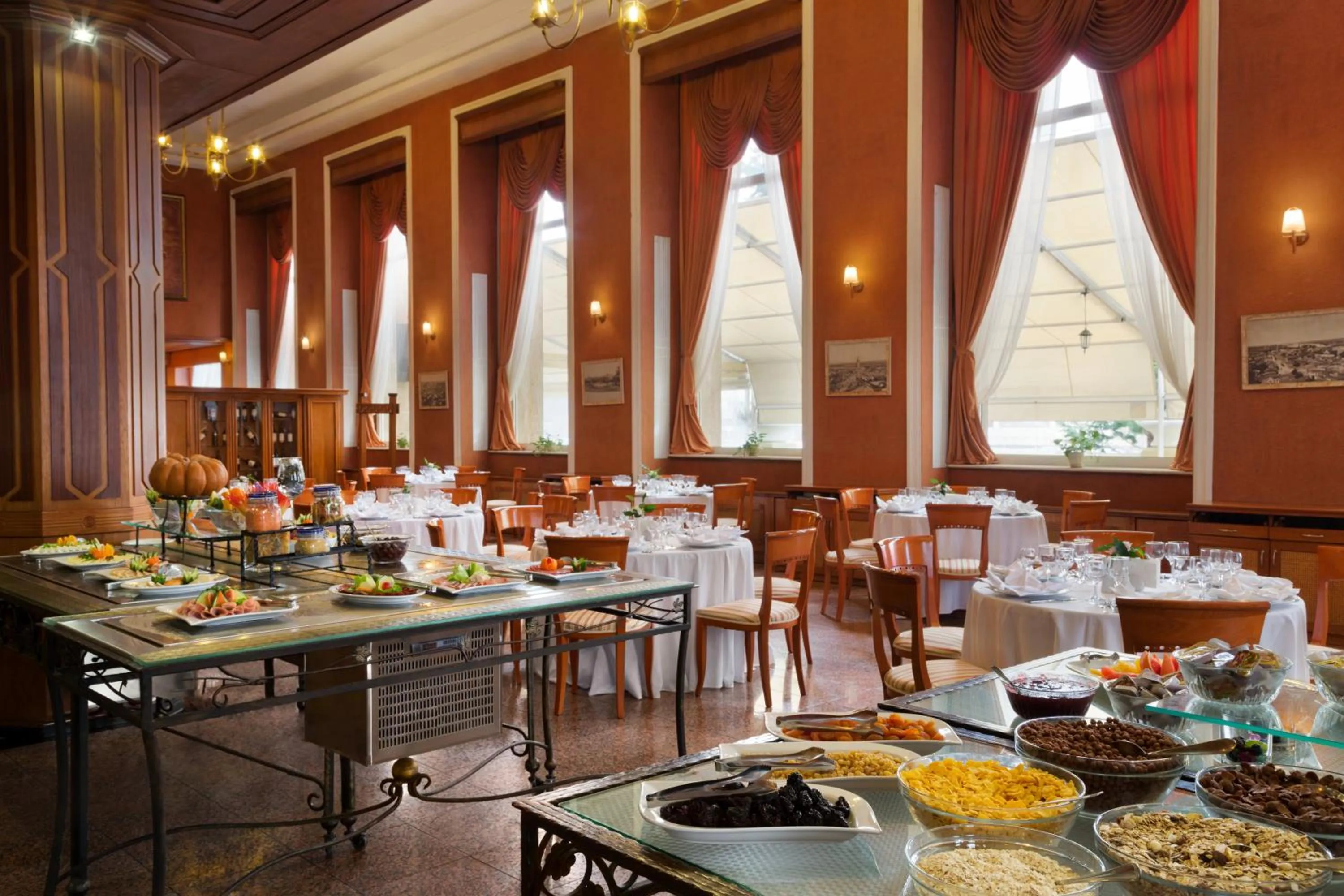 Restaurant/places to eat in Ramada by Wyndham Plovdiv Trimontium