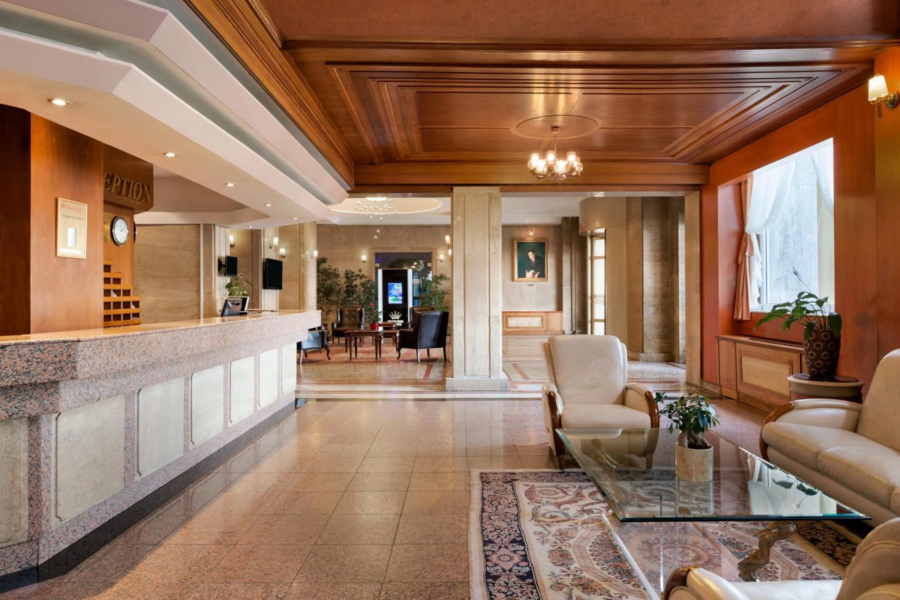 Nightclub / DJ in Ramada by Wyndham Plovdiv Trimontium