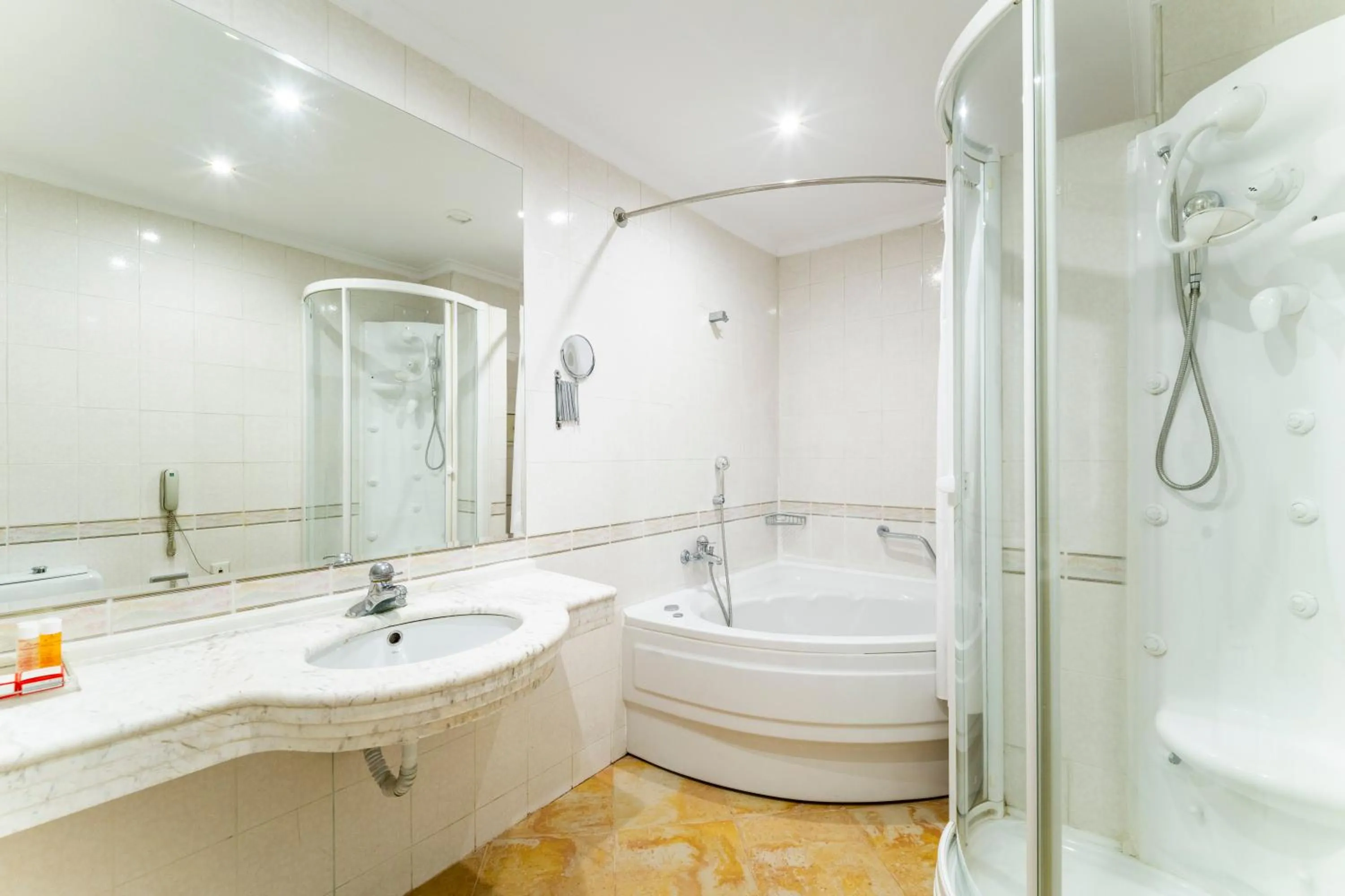 Bath in Ramada by Wyndham Plovdiv Trimontium