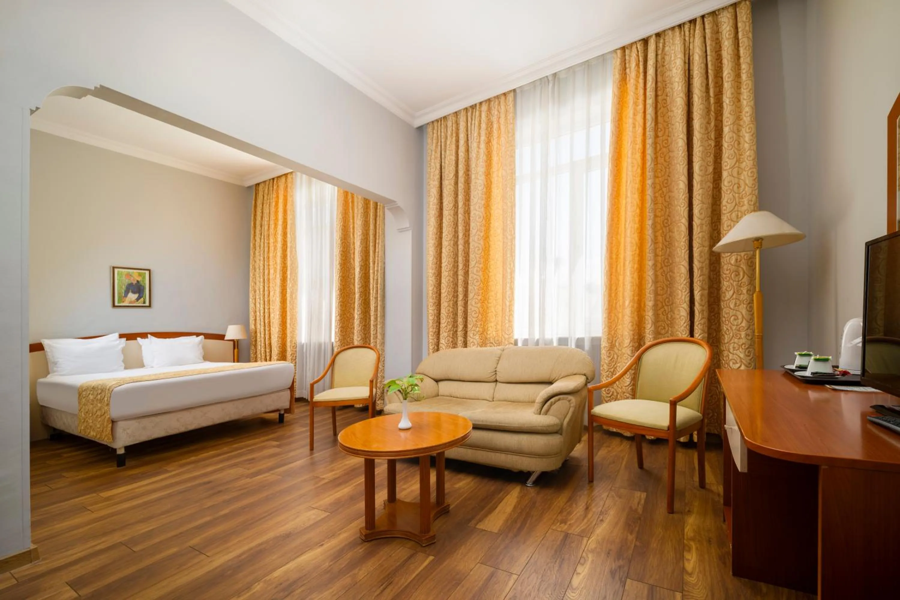 Bedroom, Bed in Ramada by Wyndham Plovdiv Trimontium