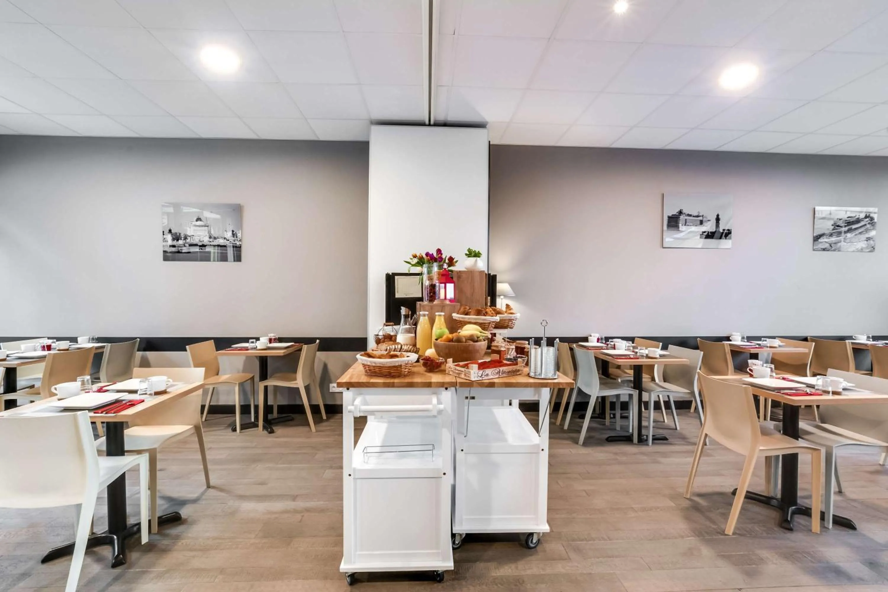 Breakfast in Brit Hotel Saint-Nazaire Centre