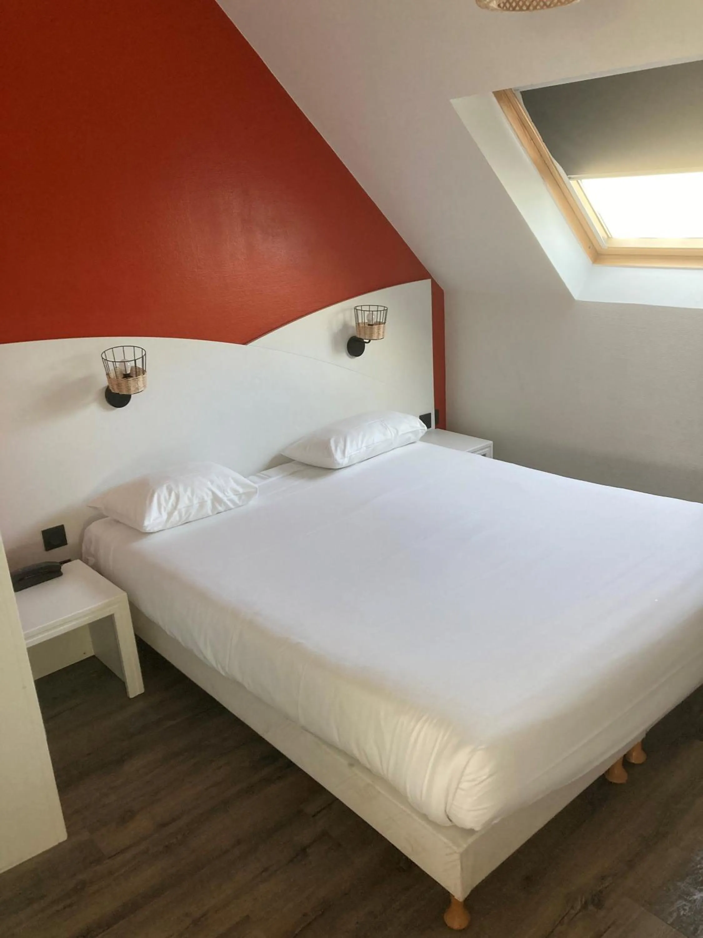 Bedroom, Bed in Brit Hotel Saint-Nazaire Centre