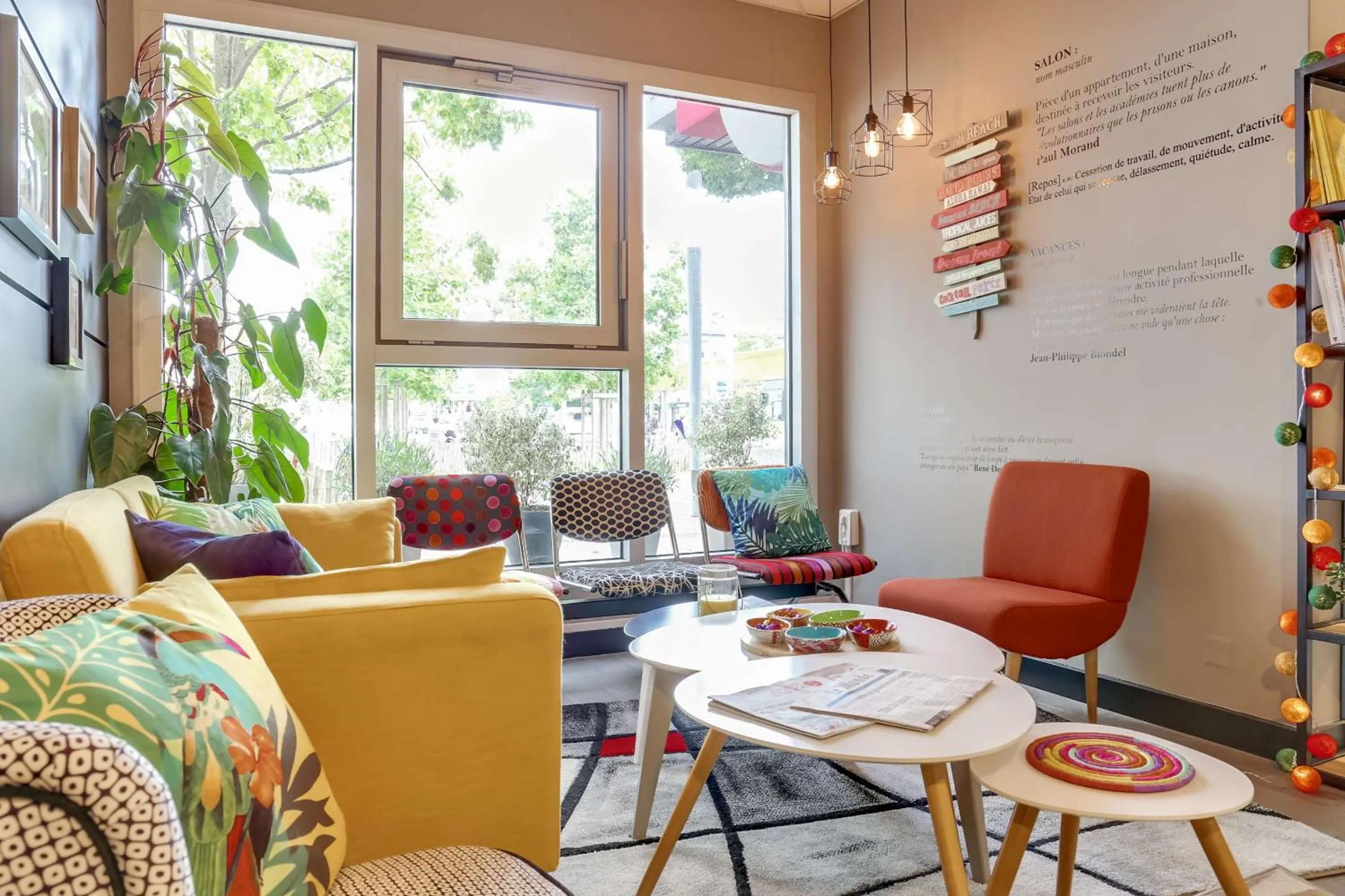 Lounge or bar in Brit Hotel Saint-Nazaire Centre