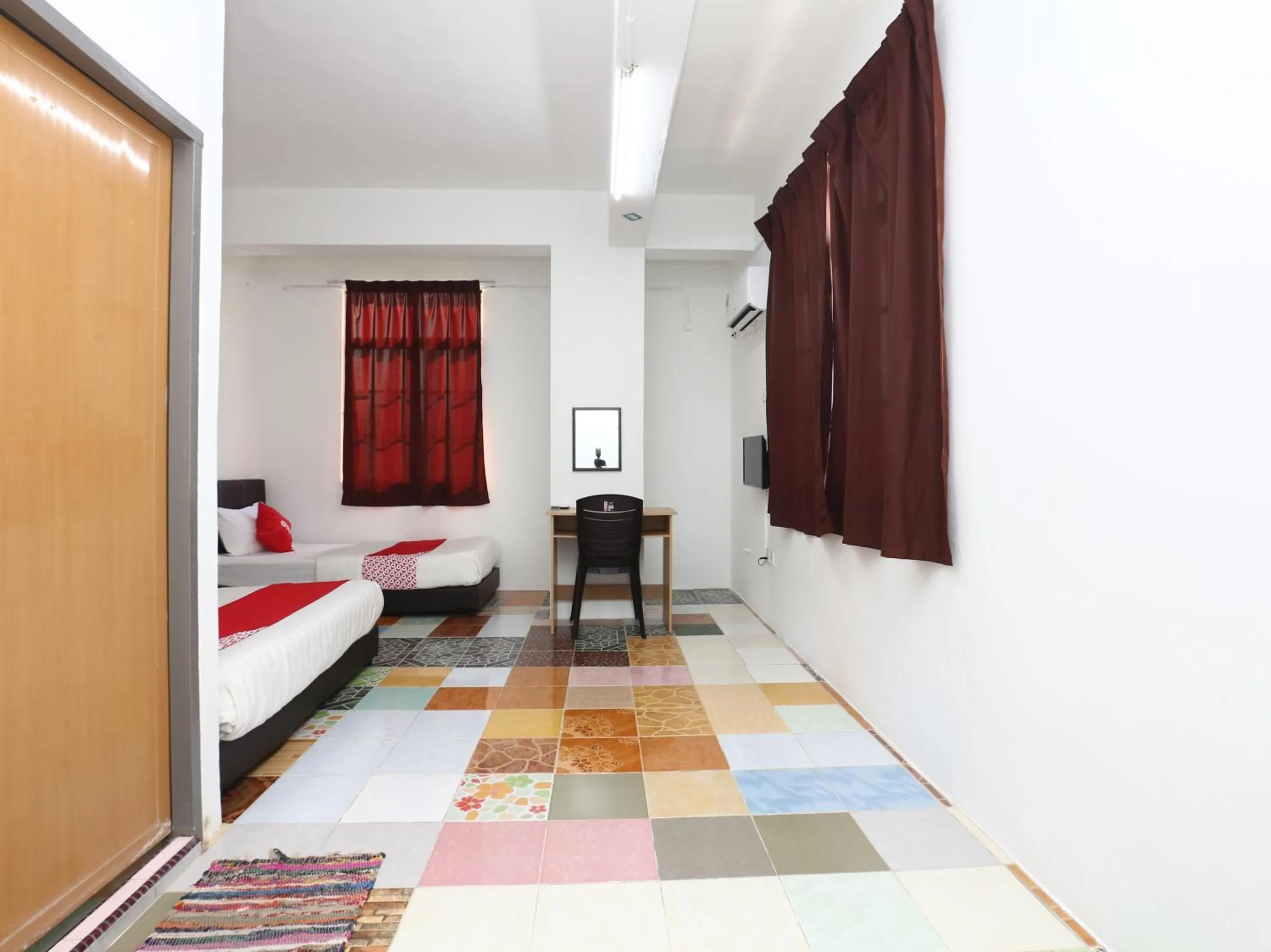 Bed in KB Rest Inn-Family Triple