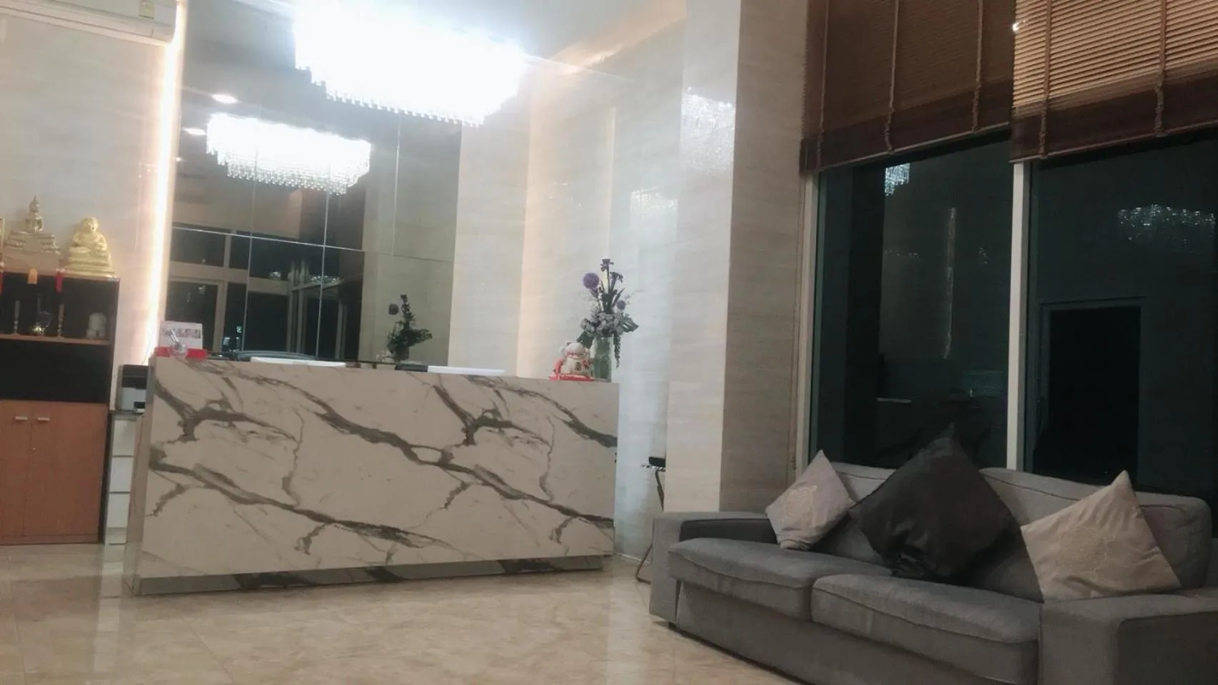 Lobby or reception in The Violin Sriracha