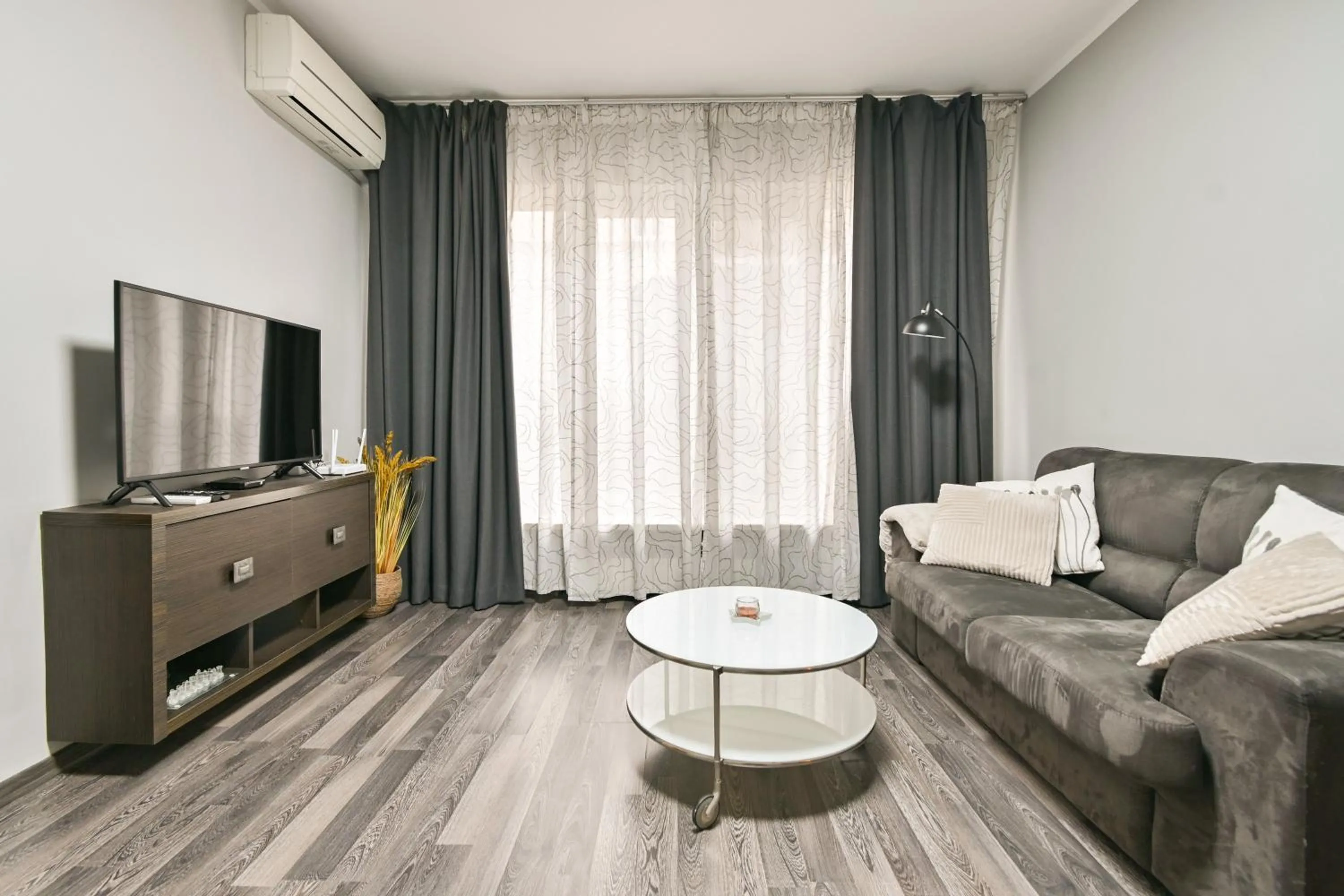 Two-Bedroom Apartment in Starflat Quiet Parkside Suite