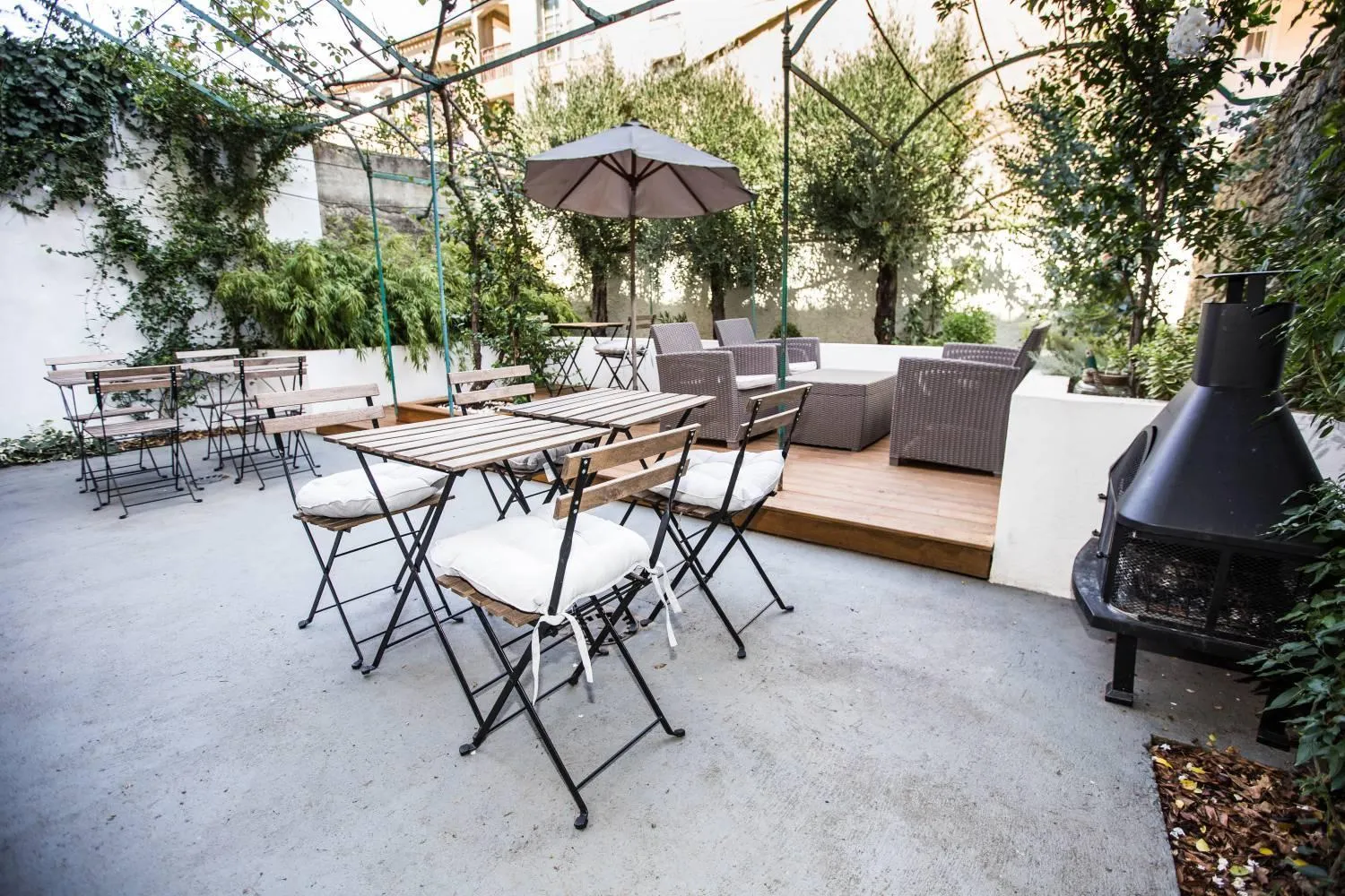 Garden in Carcassonne Townhouse