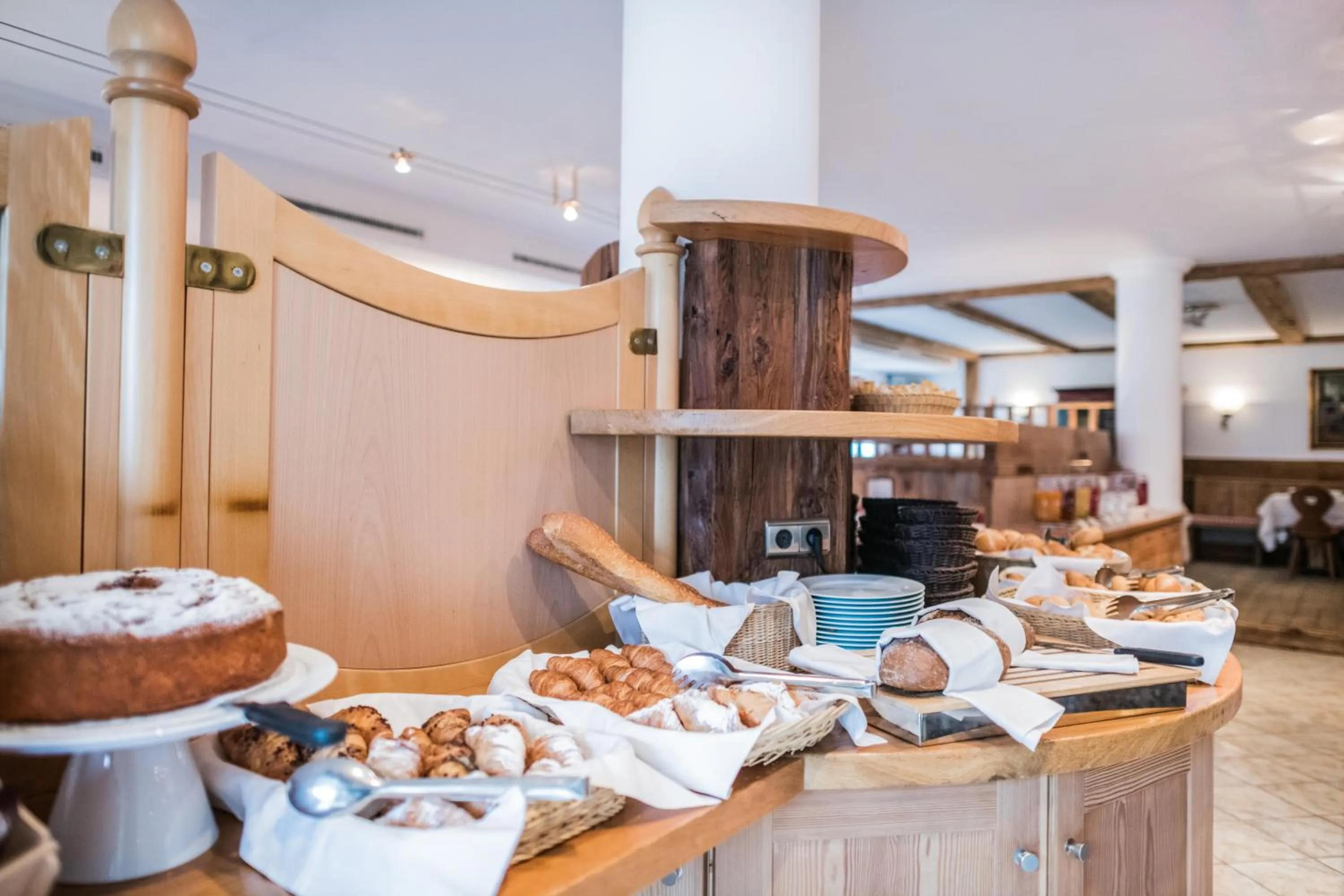 Buffet breakfast in Hotel Sella***s